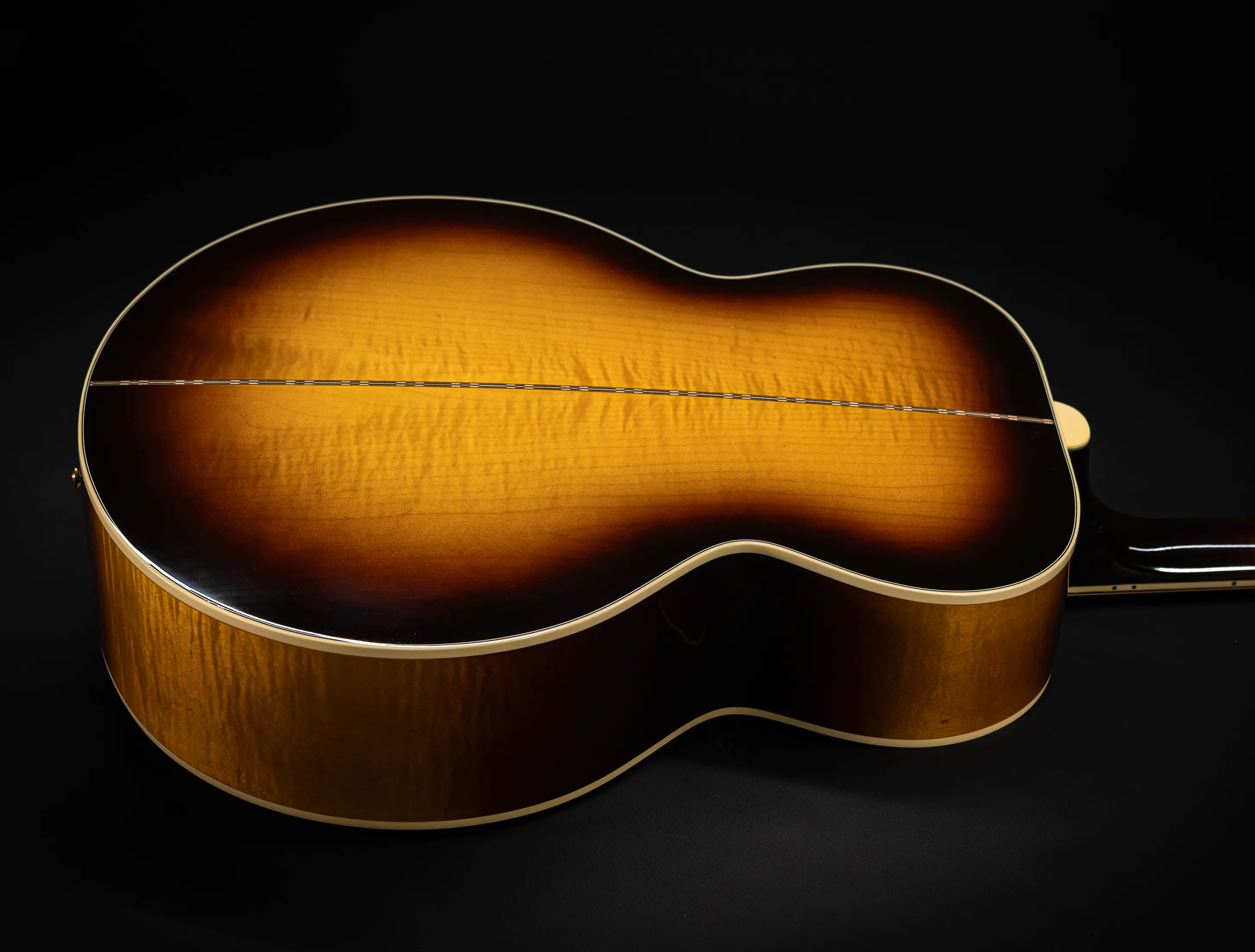 Galerie anzeigen (34 Bilder) a175845-Gibson-SJ-200-EARLY-50`s-Golden-Era-Custom-Shop-Adirondack-Vintage-Sunburst-Musikhaus-Hermann-