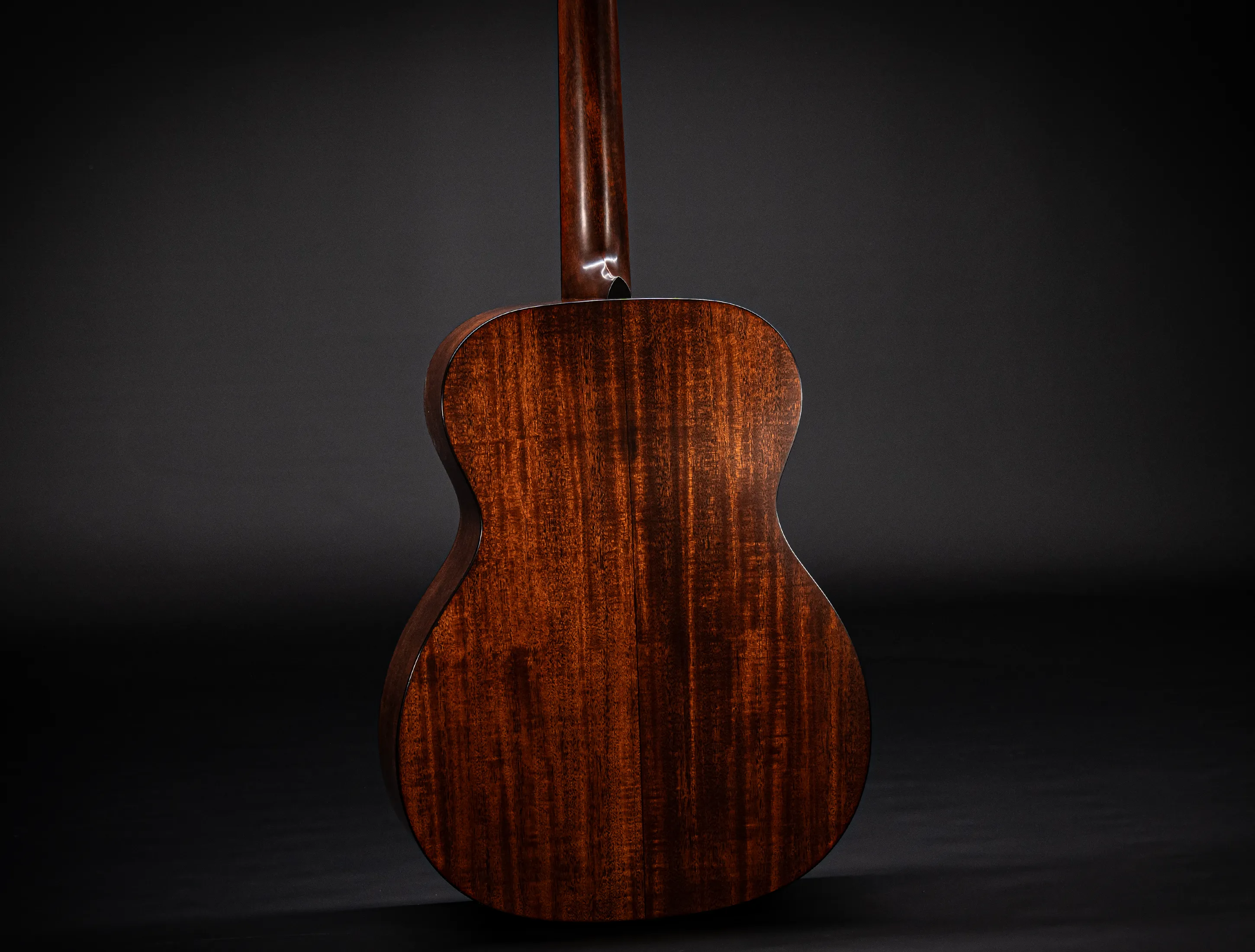 Show gallery (32 images) a156514-Martin Custom Shop 000-18 Authentic 1937 Vintage Low Gloss - Ambertone Burst Stage 1 Aging