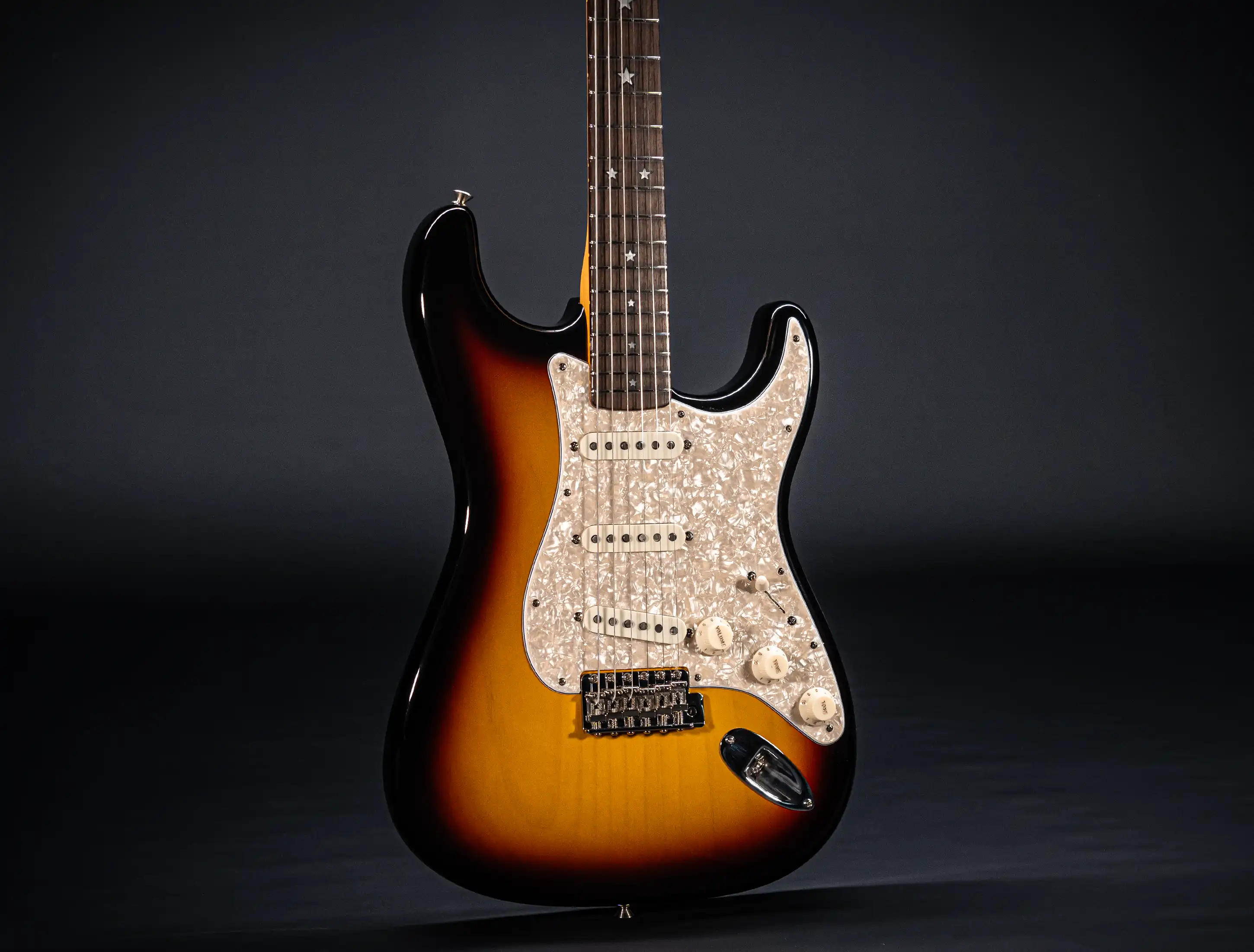 a154636 Fender-MBD-Limited-60s-STARS-Stratocaster-NOS-flame-Neck-Sunburst