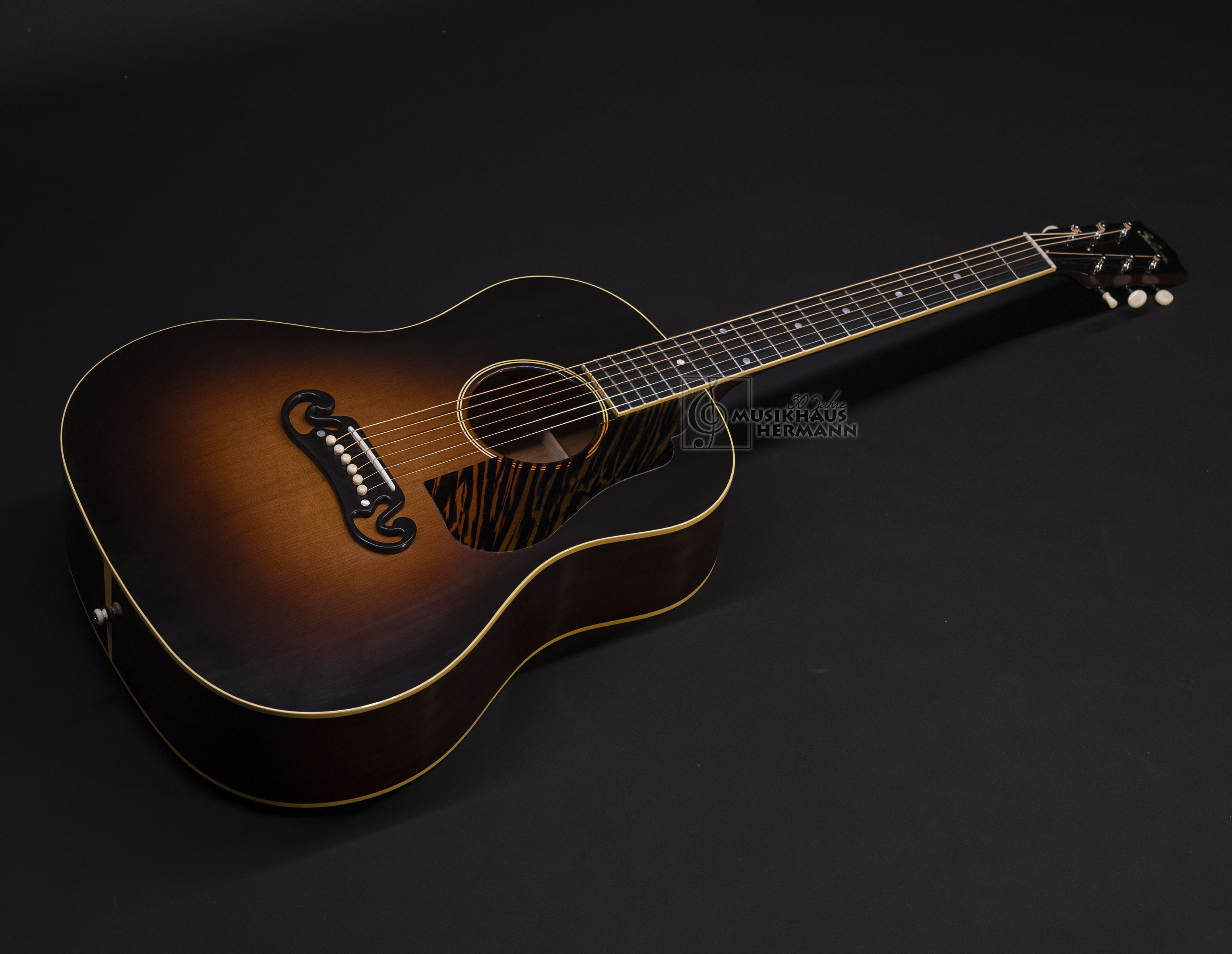 Galerie anzeigen (16 Bilder) a8-8188 gibson-1939-j-55-faded-vintage-sunburst