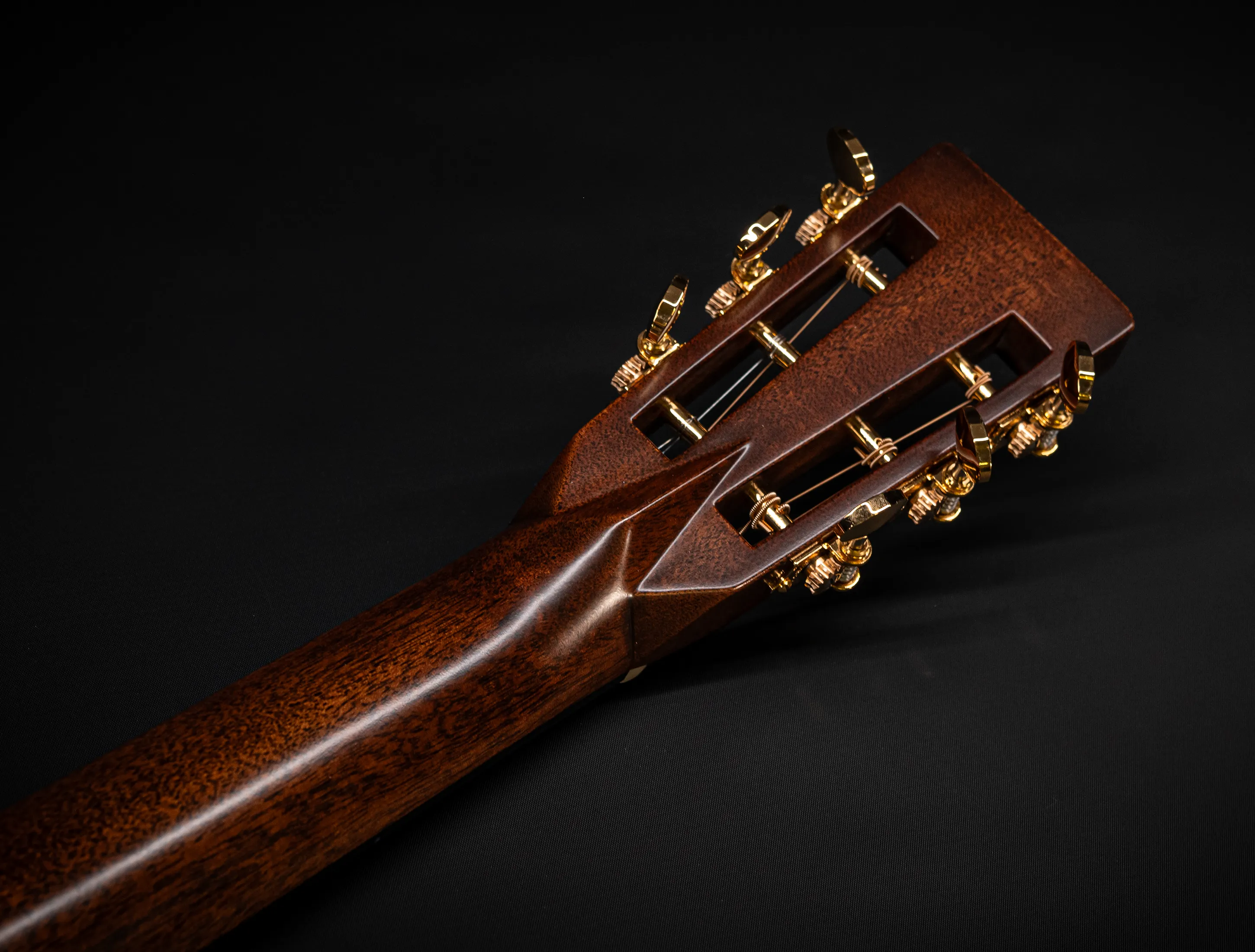Show gallery (31 images) a170907 Martin 012-28 12-Fret Modern Deluxe Musikhaus-Hermann