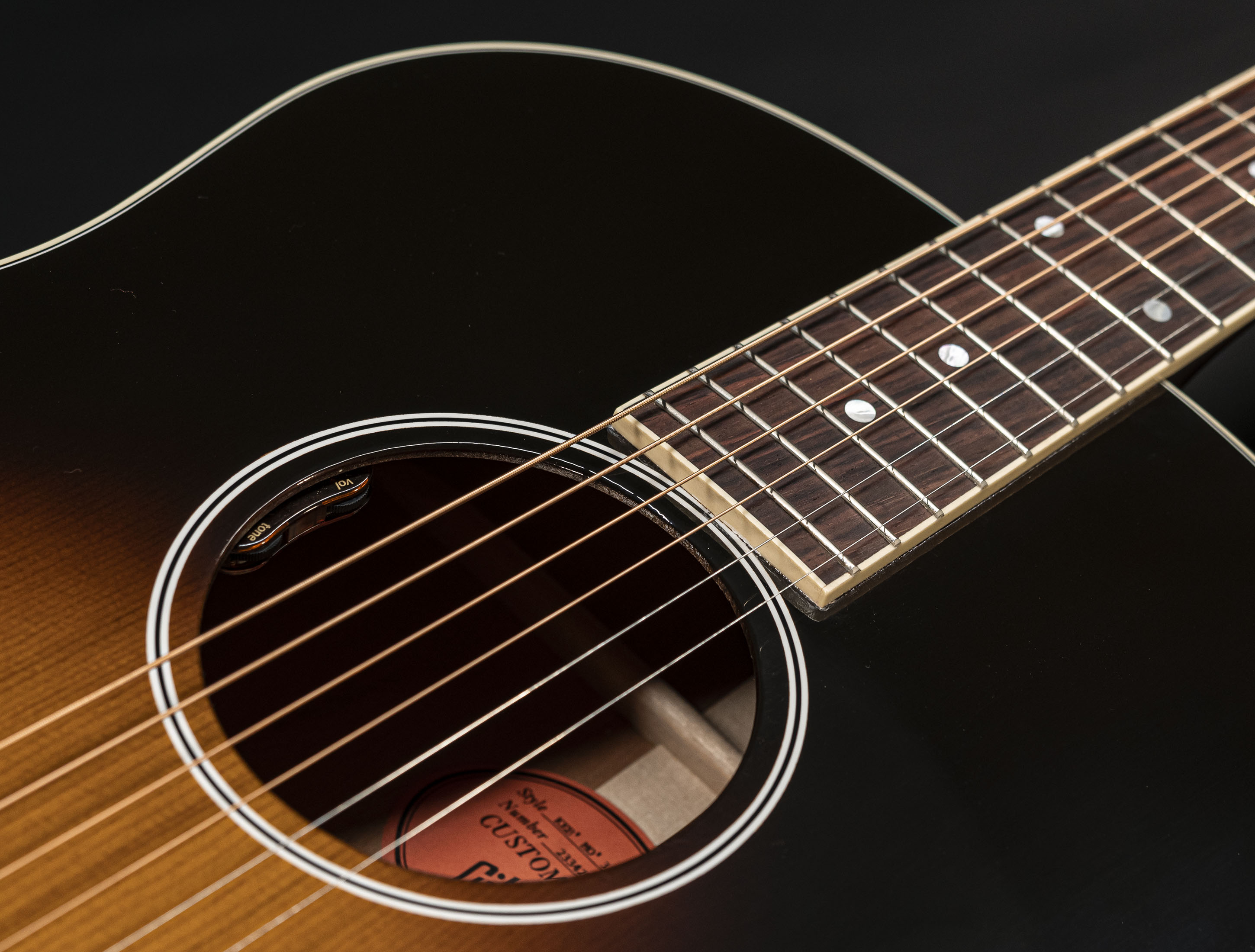 Galerie anzeigen (27 Bilder) a130237-gibson-keb-mo-3-0-j-45-12-fret