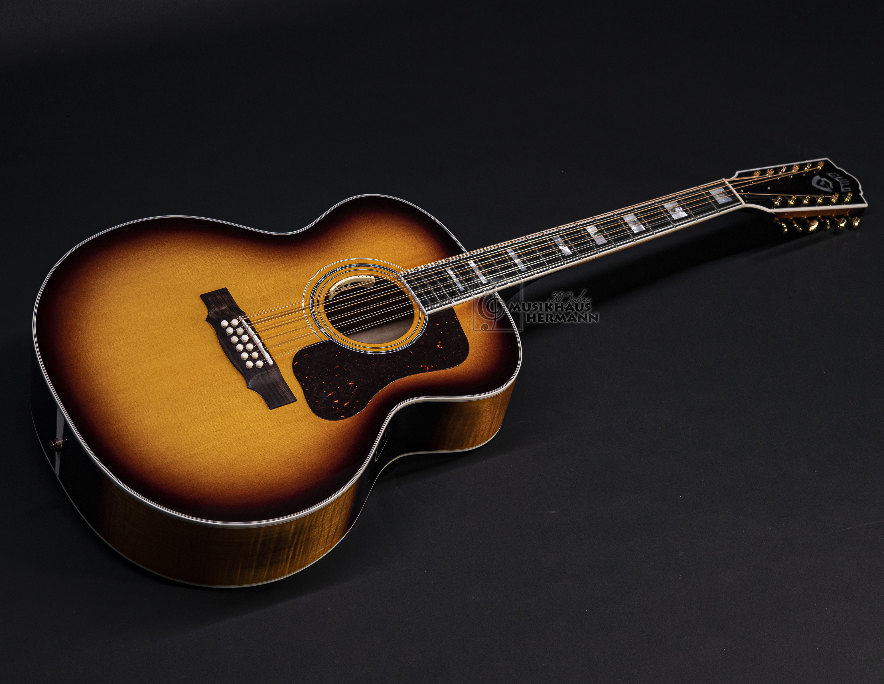 Galerie anzeigen (20 Bilder) a9-1360-guild-f512e-maple-atb