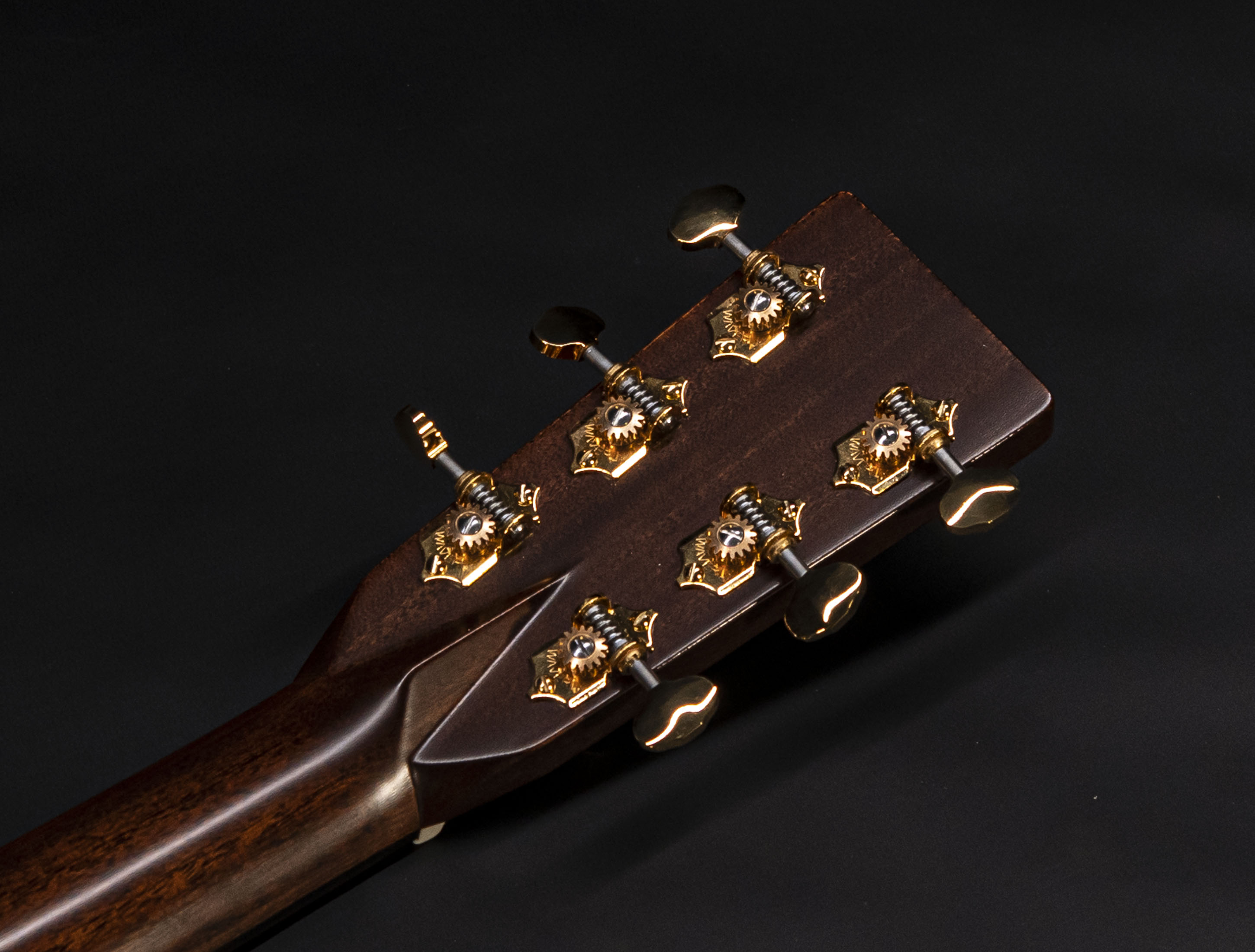 Show gallery (19 images) a10-5900-martin-000-28e-modern-deluxe