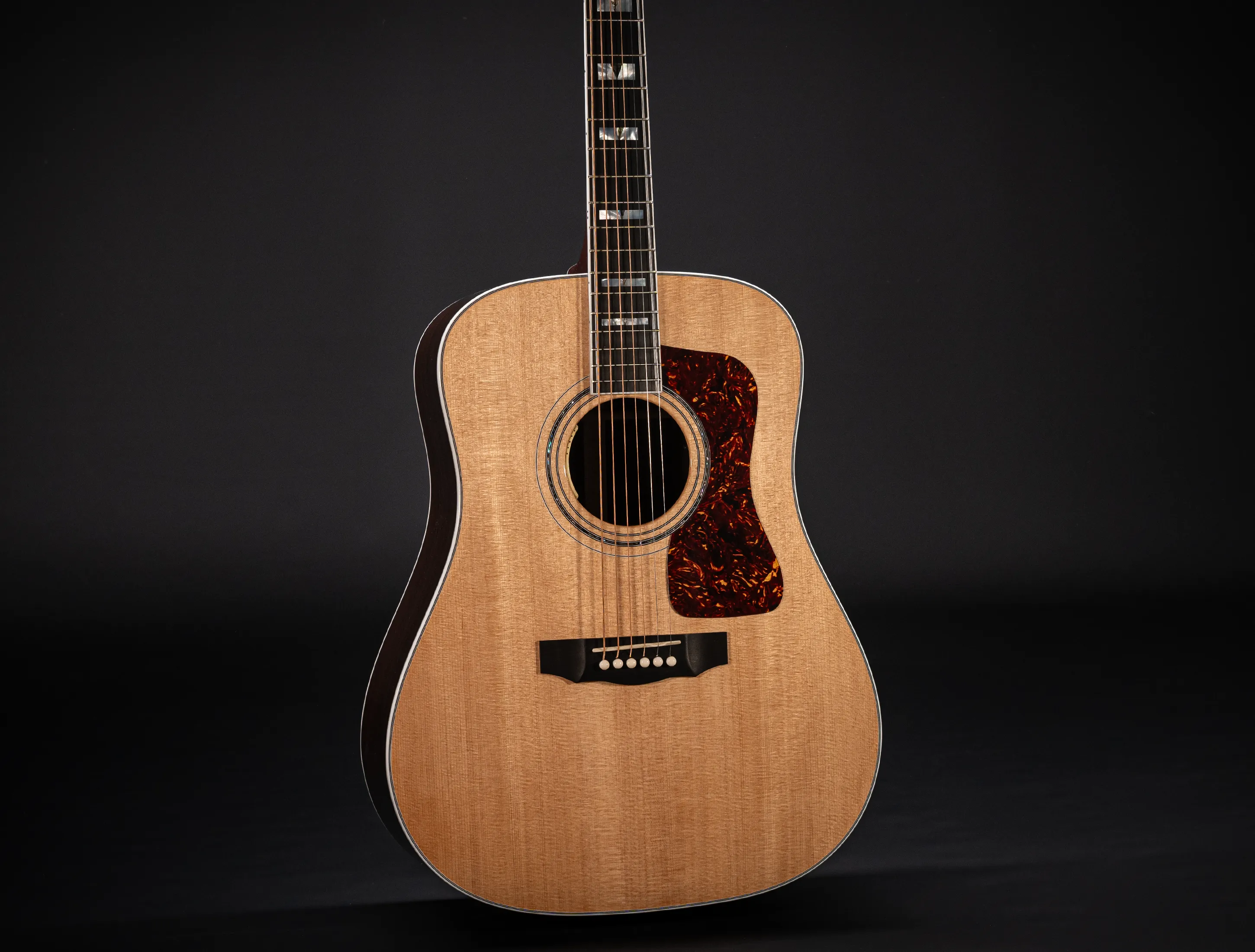 Galerie anzeigen (27 Bilder) a161223 Guild D-55E Natural L.R.Baggs USA