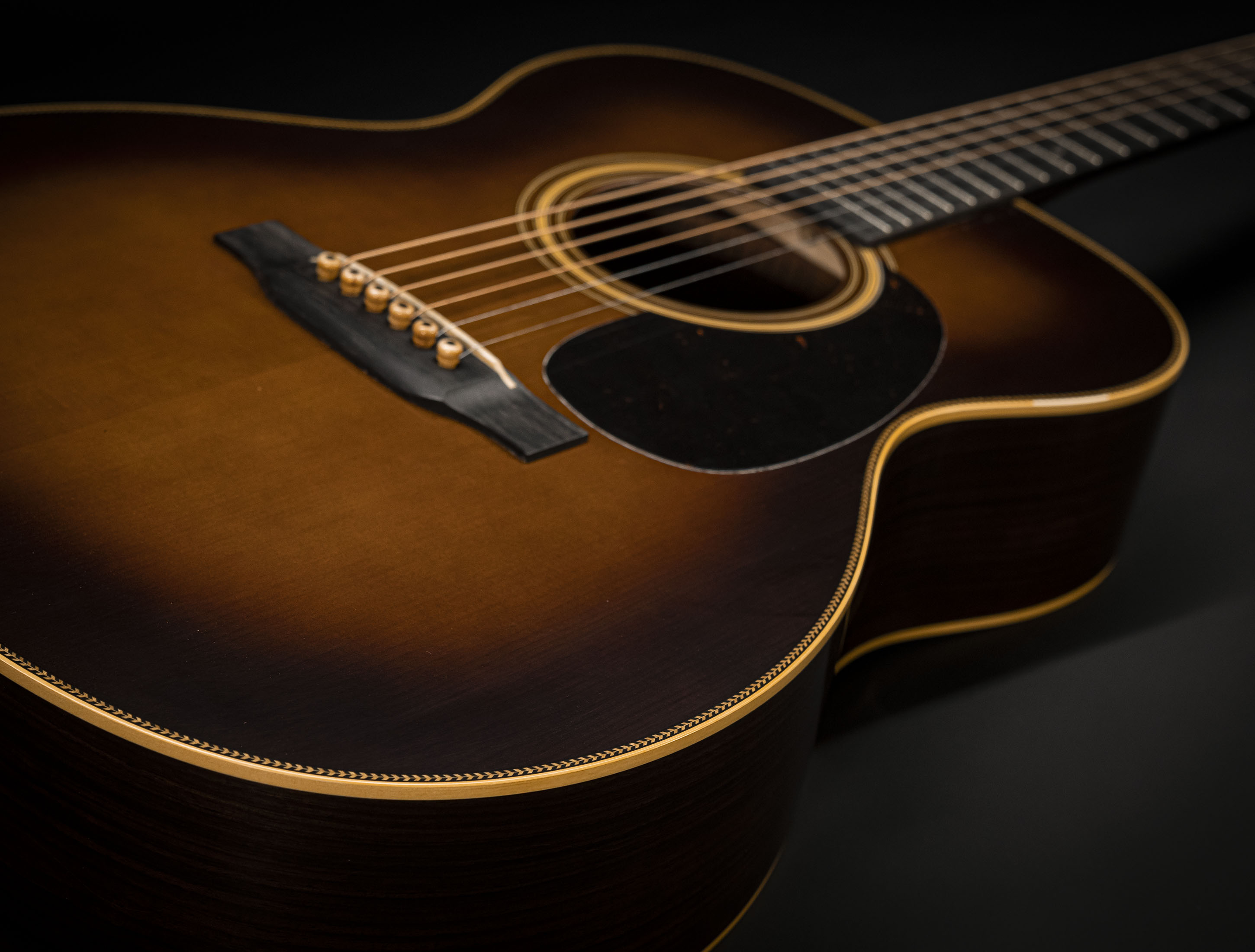 Show gallery (29 images) a137023 martin-custom-shop-000-28-authentic-1937-vintage-low-gloss-ambertone-burst-stage-1-aging