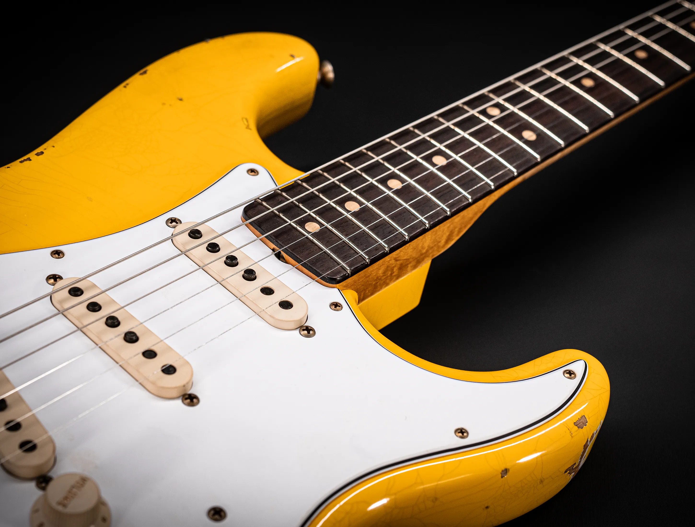 Fender MBD 1963 Stratocaster Between Relic & Heavy Relic - Aged Graffity Yellow