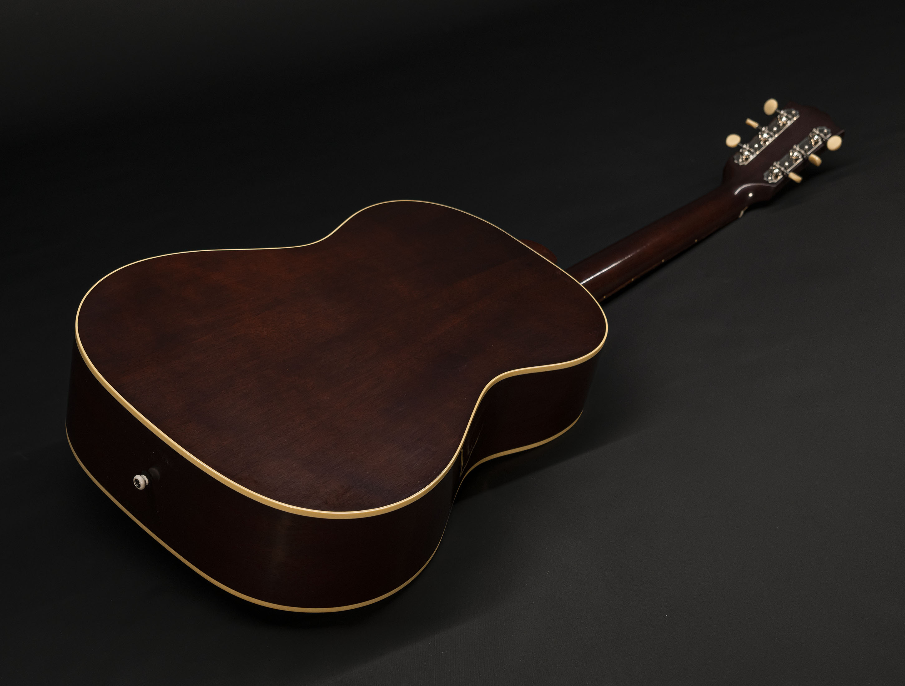 Show gallery (24 images) a133372 gibson-lg-2-1942-banner-vintage-sunburst