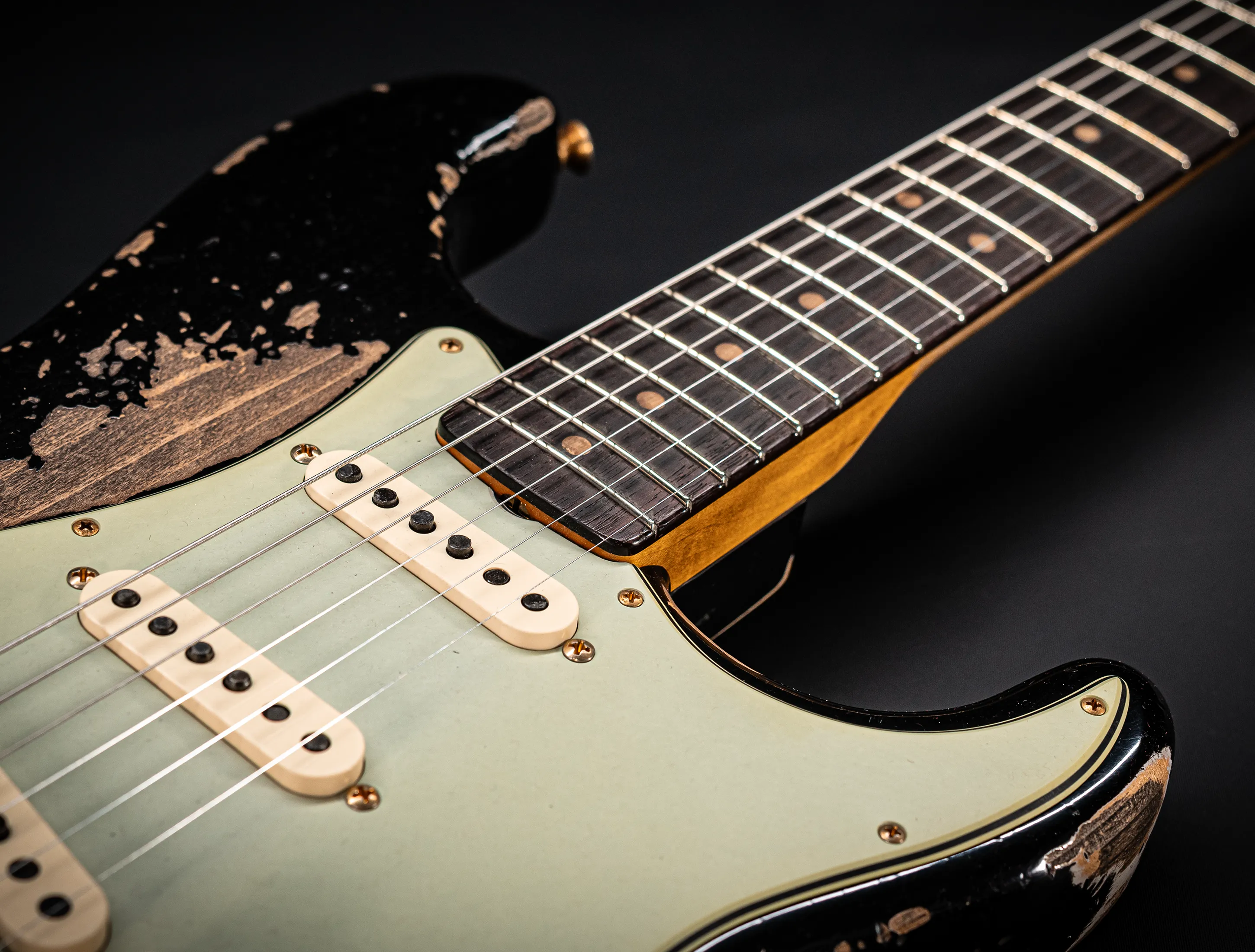 Fender MBD 1963 Stratocaster Super Heavy Relic Black - Gold Hardware