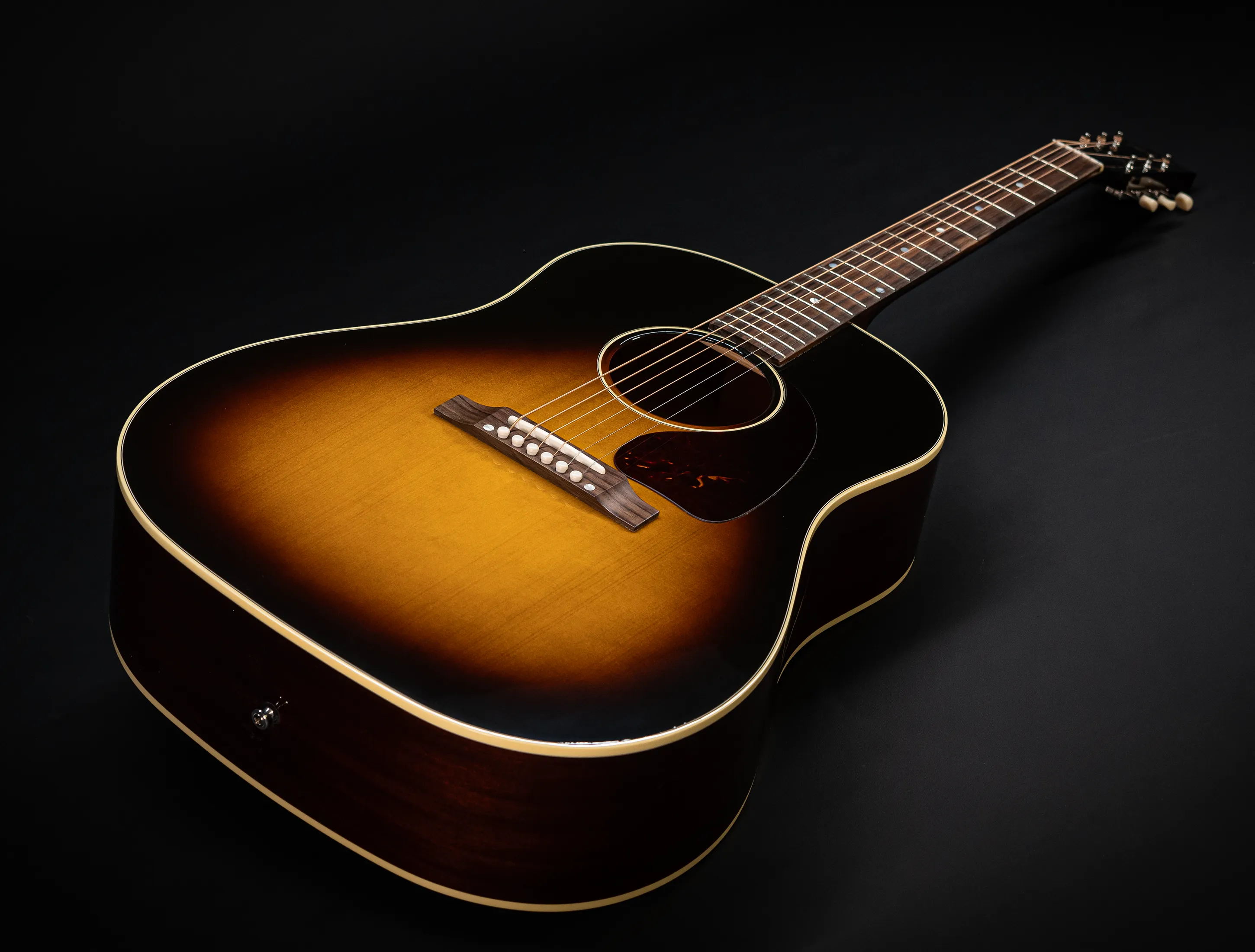 Galerie anzeigen (33 Bilder) a174891-Gibson-J-45-EARLY-50`s-Golden-Era-Custom-Shop-Adirondack-Vintage-Sunburst-