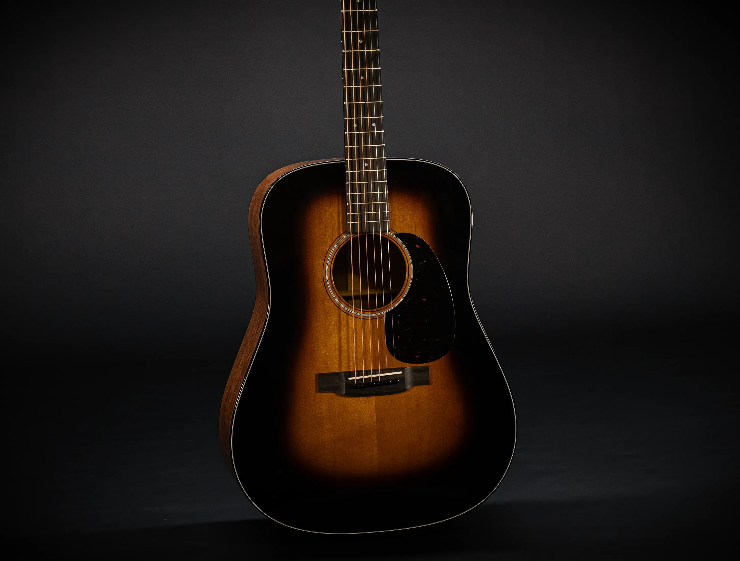 Martin D-18  Sunburst