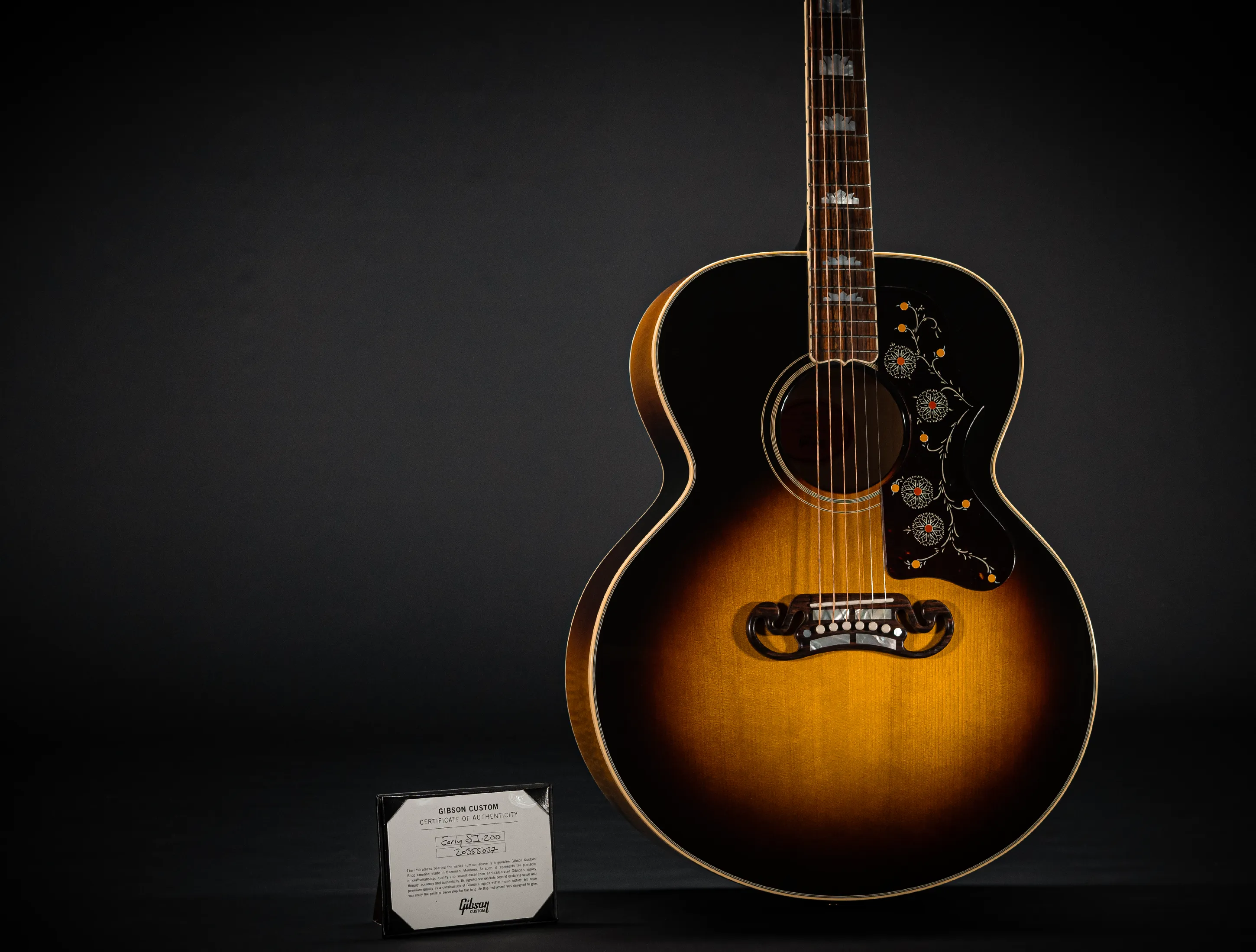 Galerie anzeigen (34 Bilder) a175858-Gibson-SJ-200-EARLY-50`s-Golden-Era-Custom-Shop-Adirondack-Vintage-Sunburst-Musikhaus-Hermann-