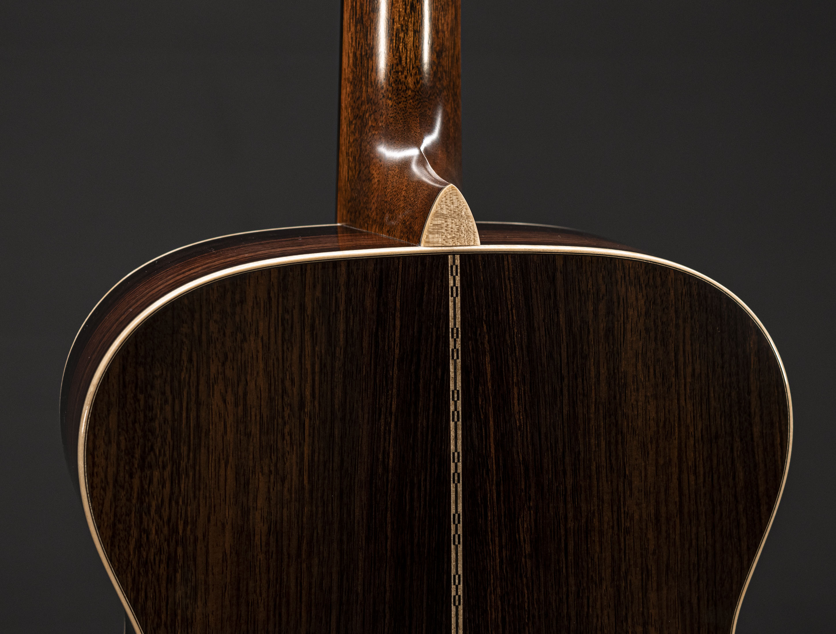 Galerie anzeigen (24 Bilder) a126351 martin-000-28bl-brooke-ligertwood-sunburst