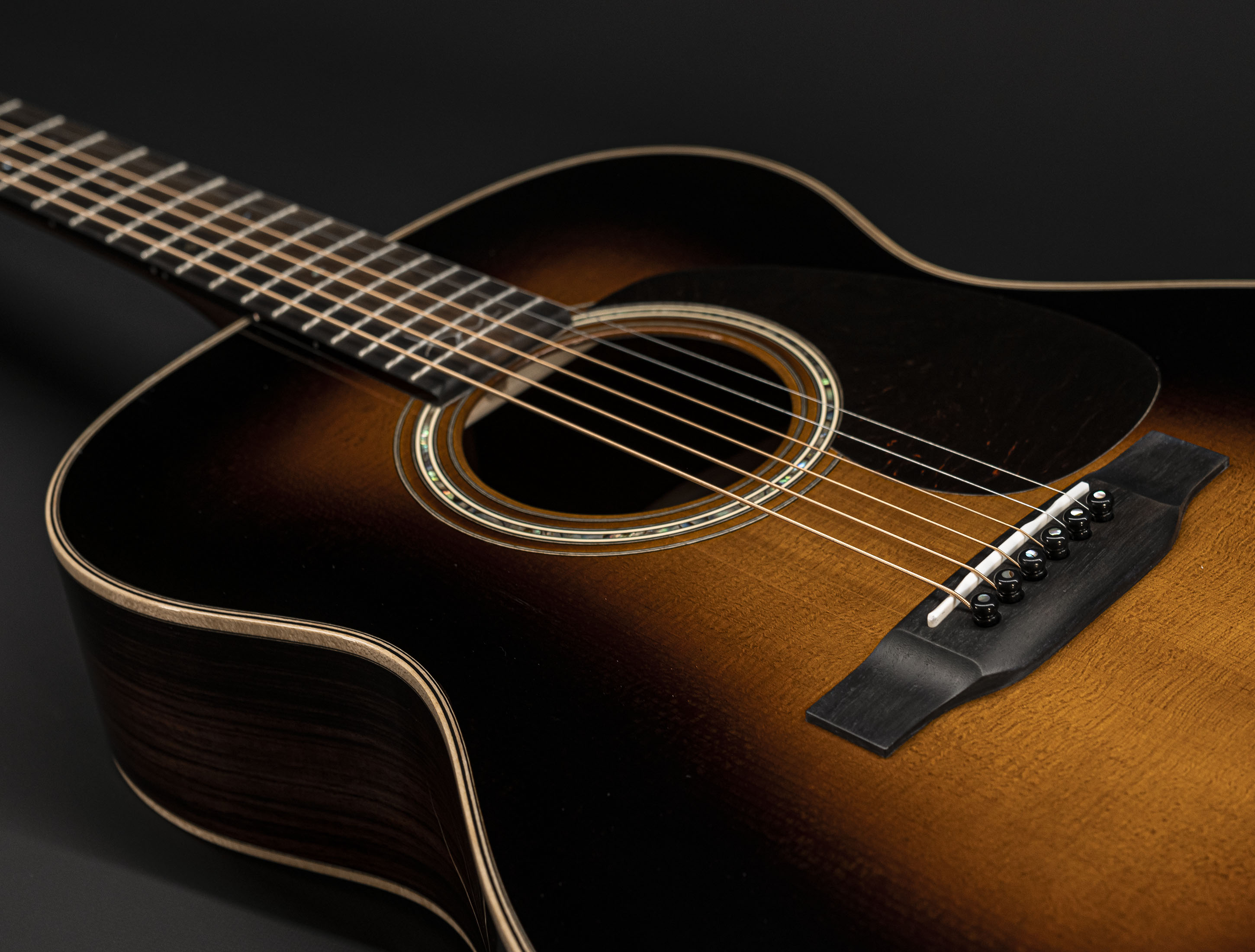 Galerie anzeigen (24 Bilder) a126345 martin-000-28bl-brooke-ligertwood-sunburst