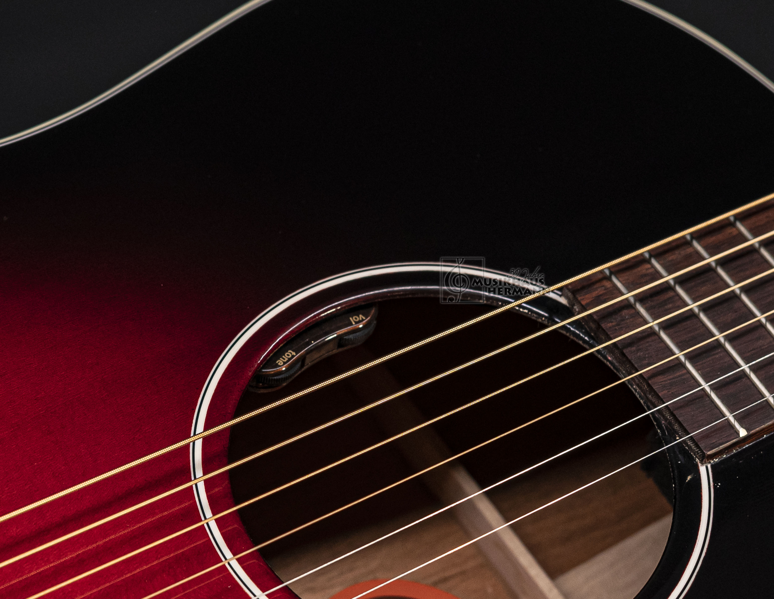 Galerie anzeigen (19 Bilder) a9-1752 gibson-j-45-slash-signature-vermillion-burst