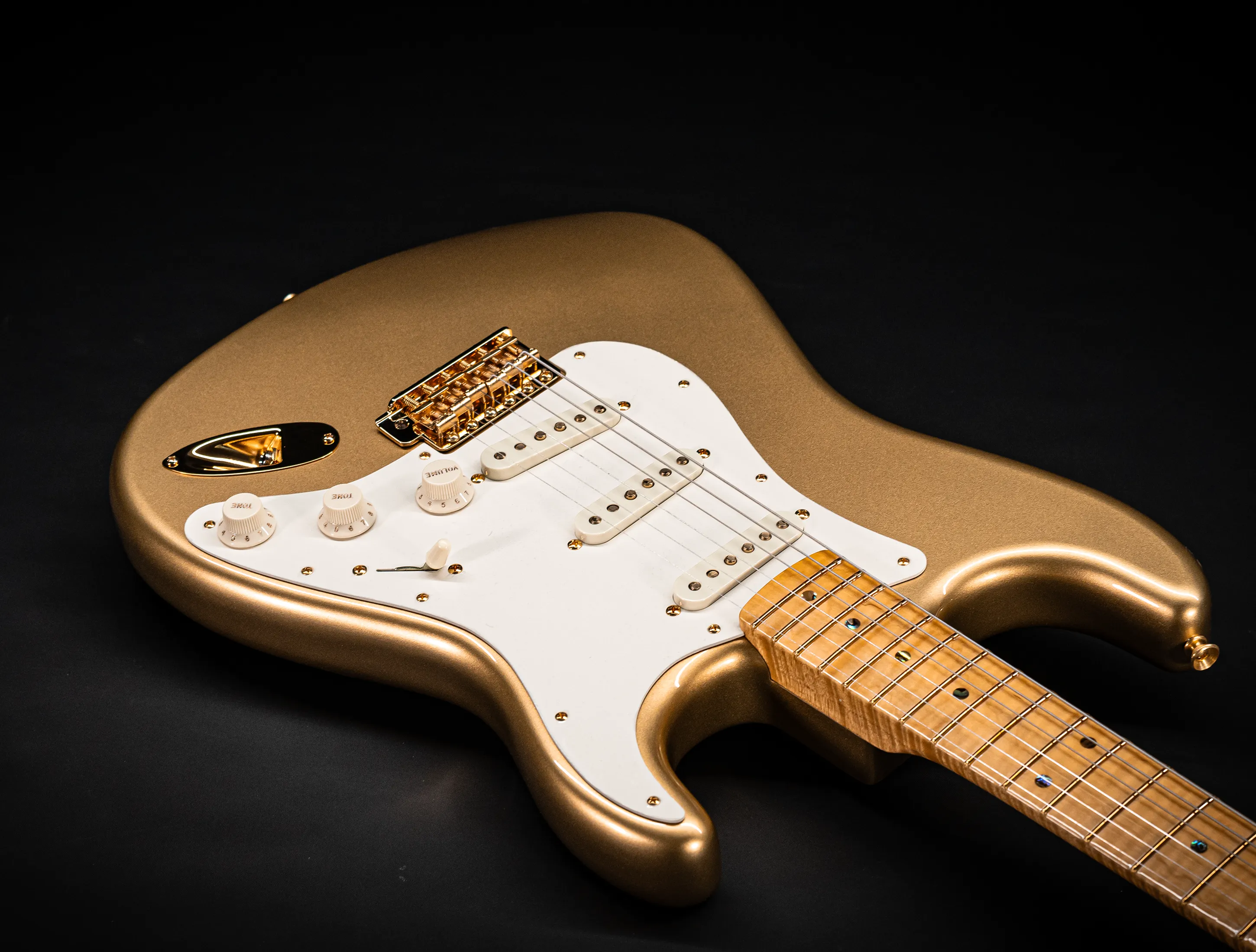 Fender 70th Anniversary Limited Stratocaster NOS Mastergrade Flame AAAA Neck - Aztec Gold