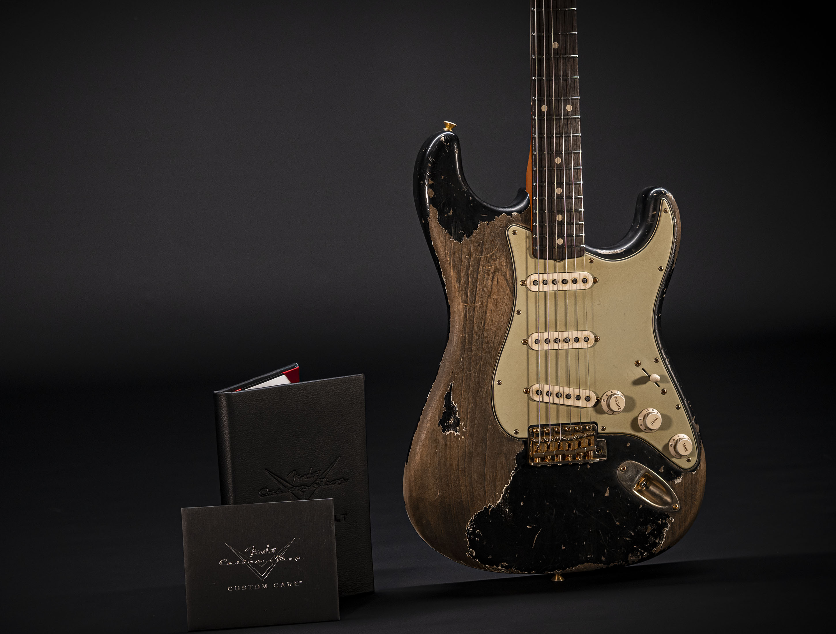 Fender Masterbuilt Levi Perry 1960 The Black Stratocaster Ultra Relic - Gold Hardware