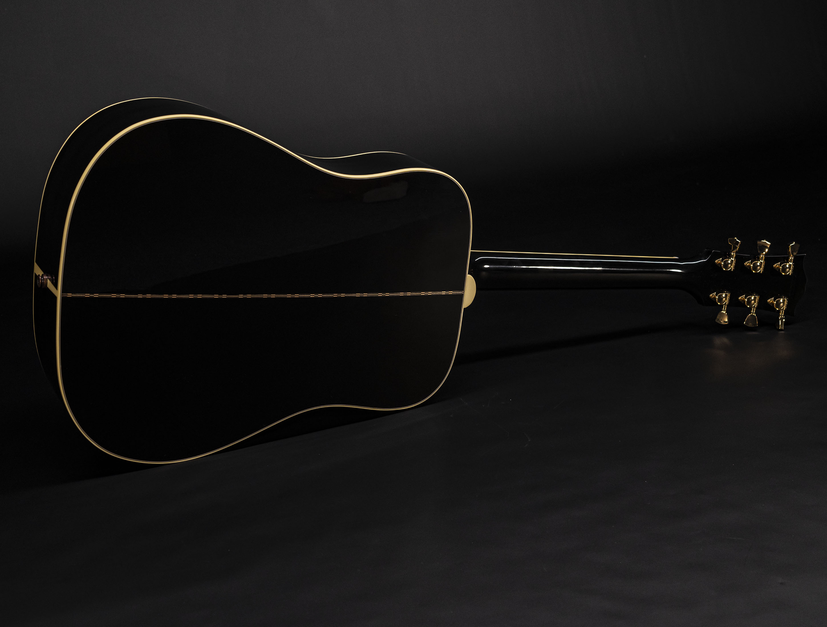 Show gallery (24 images) a110427 Gibson Elvis Dove Signature A Gift for the King - Ebony