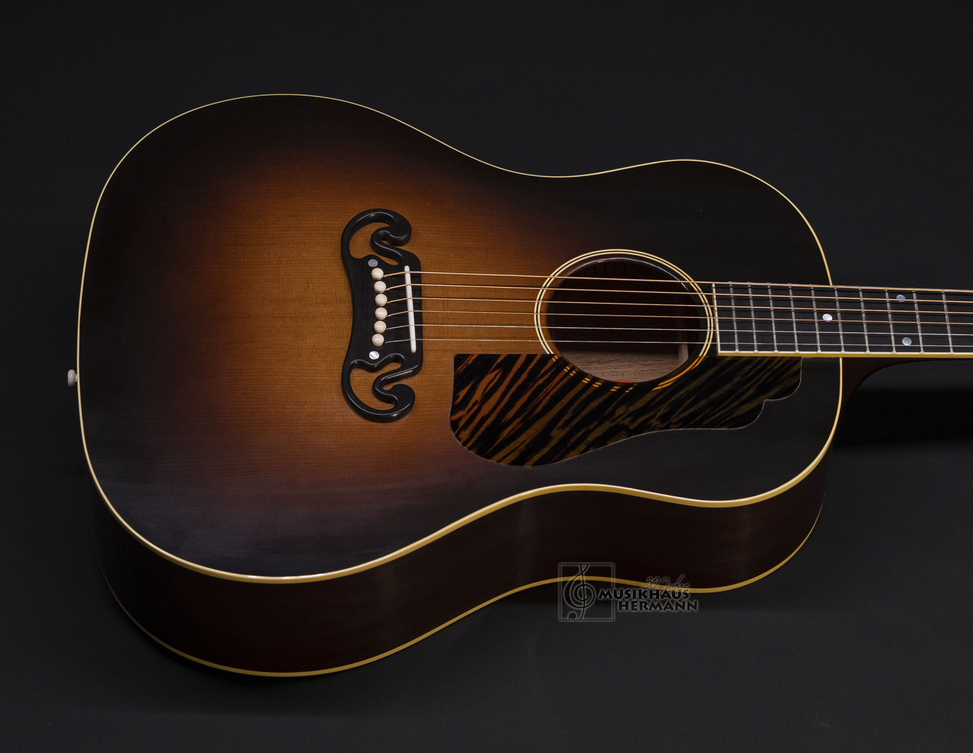 Galerie anzeigen (16 Bilder) a8-8189 gibson-1939-j-55-faded-vintage-sunburst