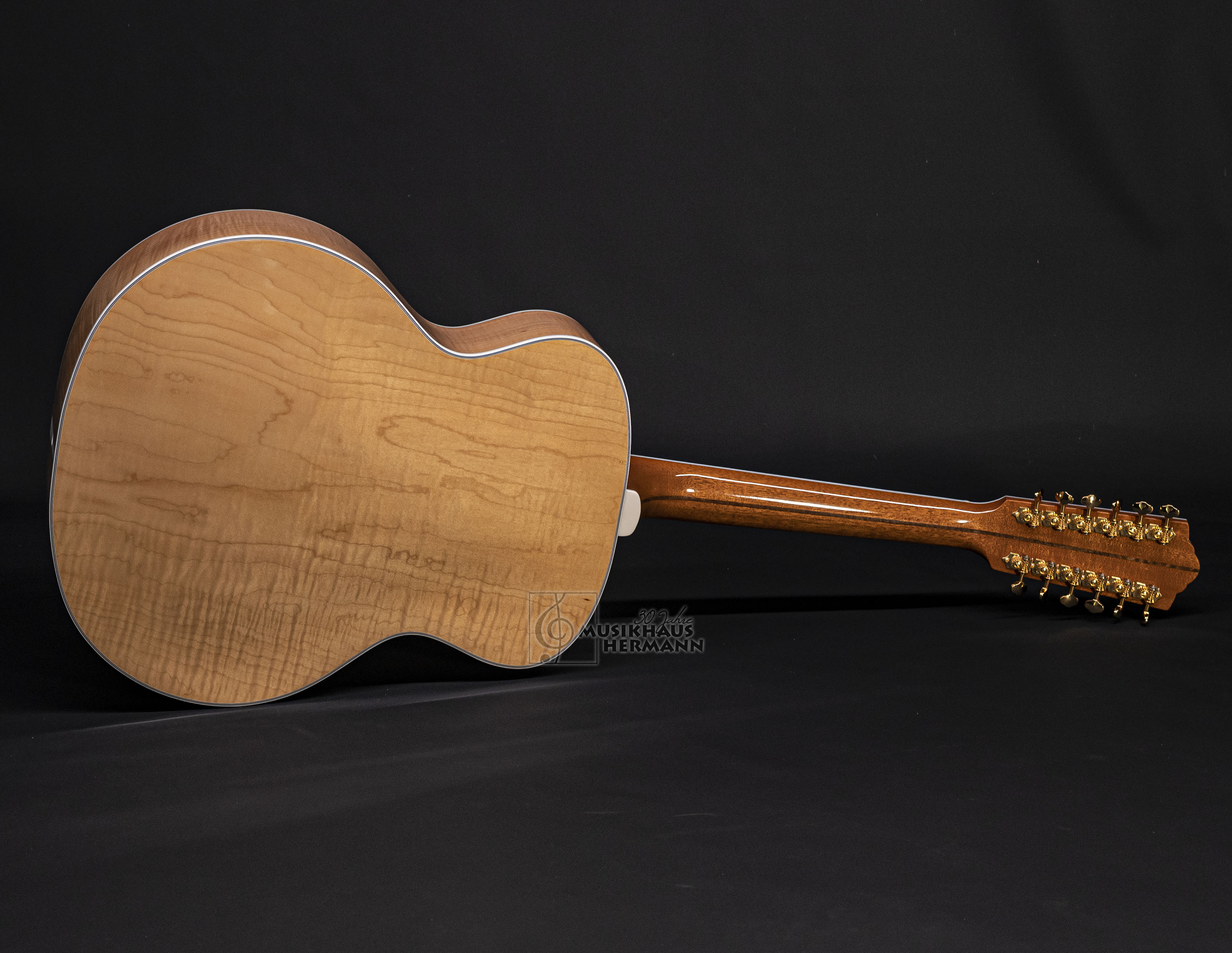 Galerie anzeigen (18 Bilder) a8-8435-guild-f-512-maple-bld