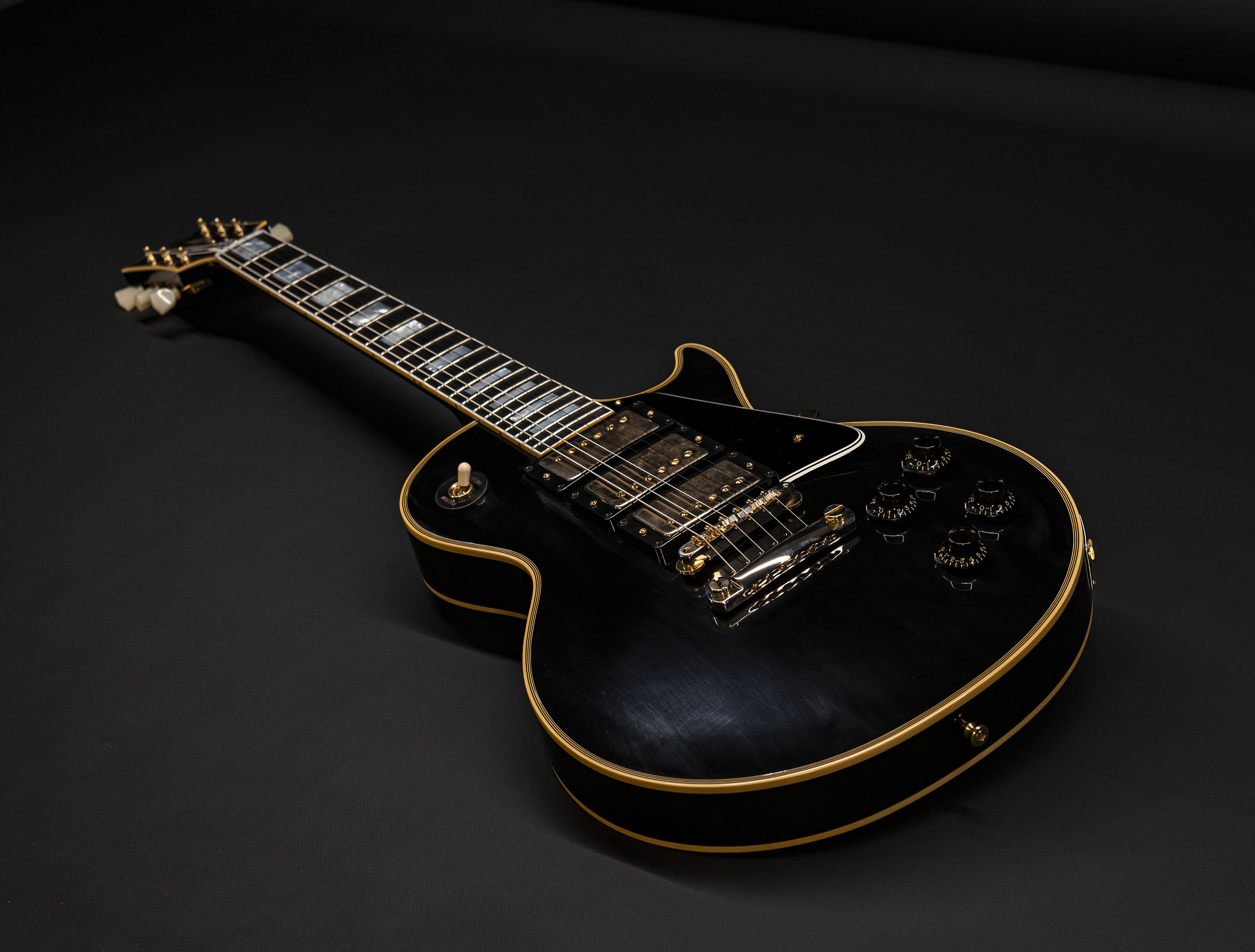 Galerie anzeigen (26 Bilder) a115977-gibson-les-paul-custom-1957-reissue-3-pickup-vos-ebony