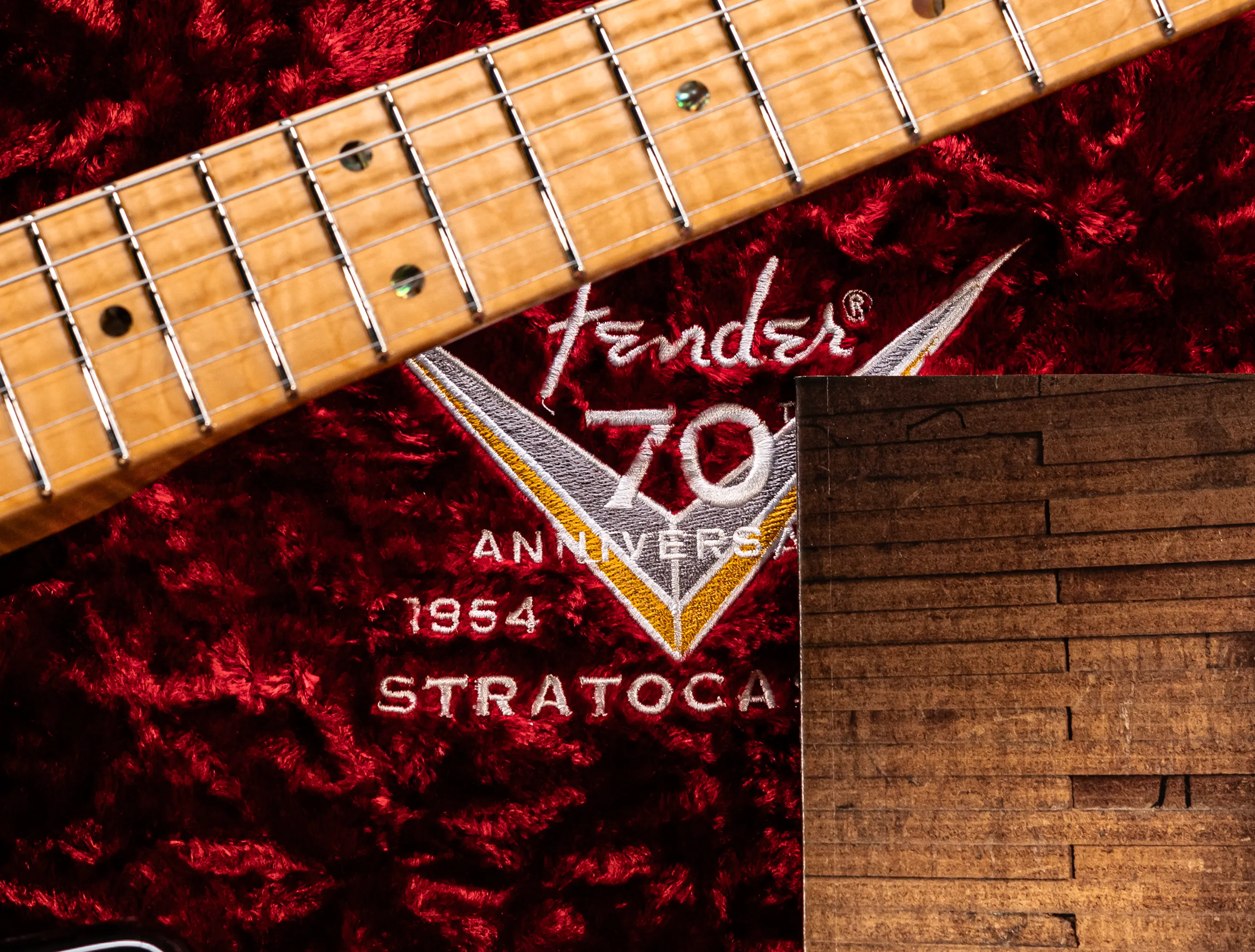 a165090 Fender 70th Anniversary Limited Stratocaster NOS Flame AAAA Neck - Sunburst