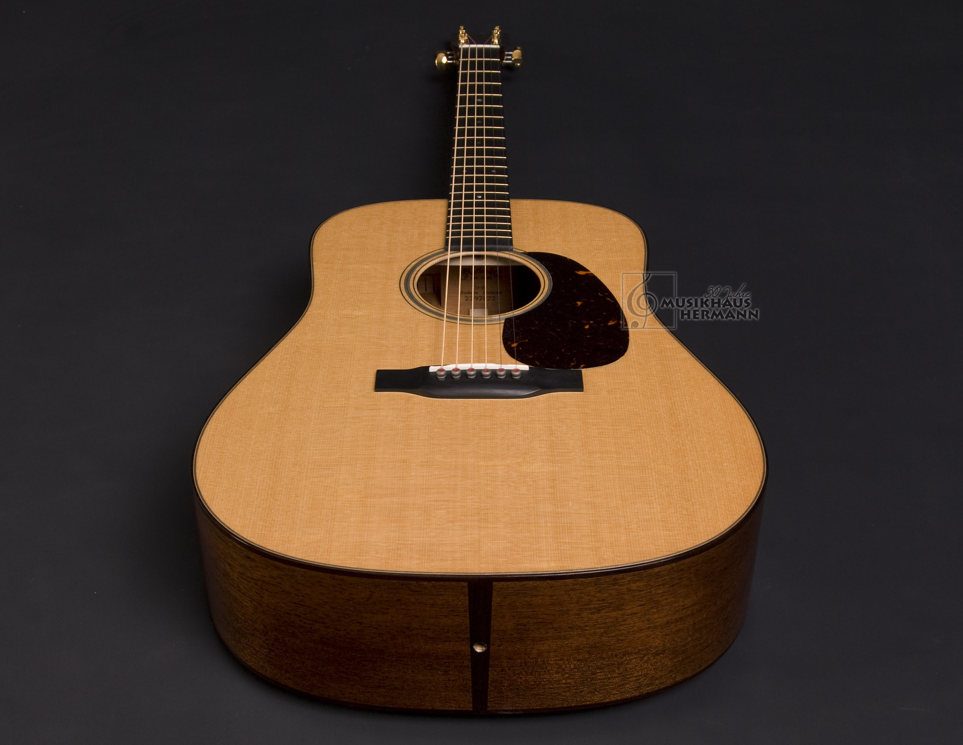 Show gallery (11 images) a7-7924 martin-d-18-modern-deluxe