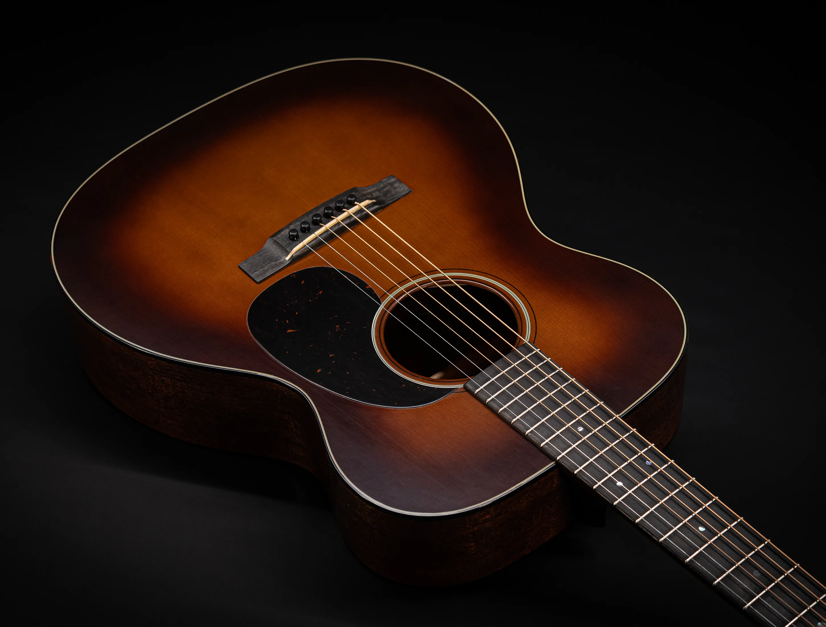Show gallery (32 images) a156503-Martin Custom Shop 000-18 Authentic 1937 Vintage Low Gloss - Ambertone Burst Stage 1 Aging