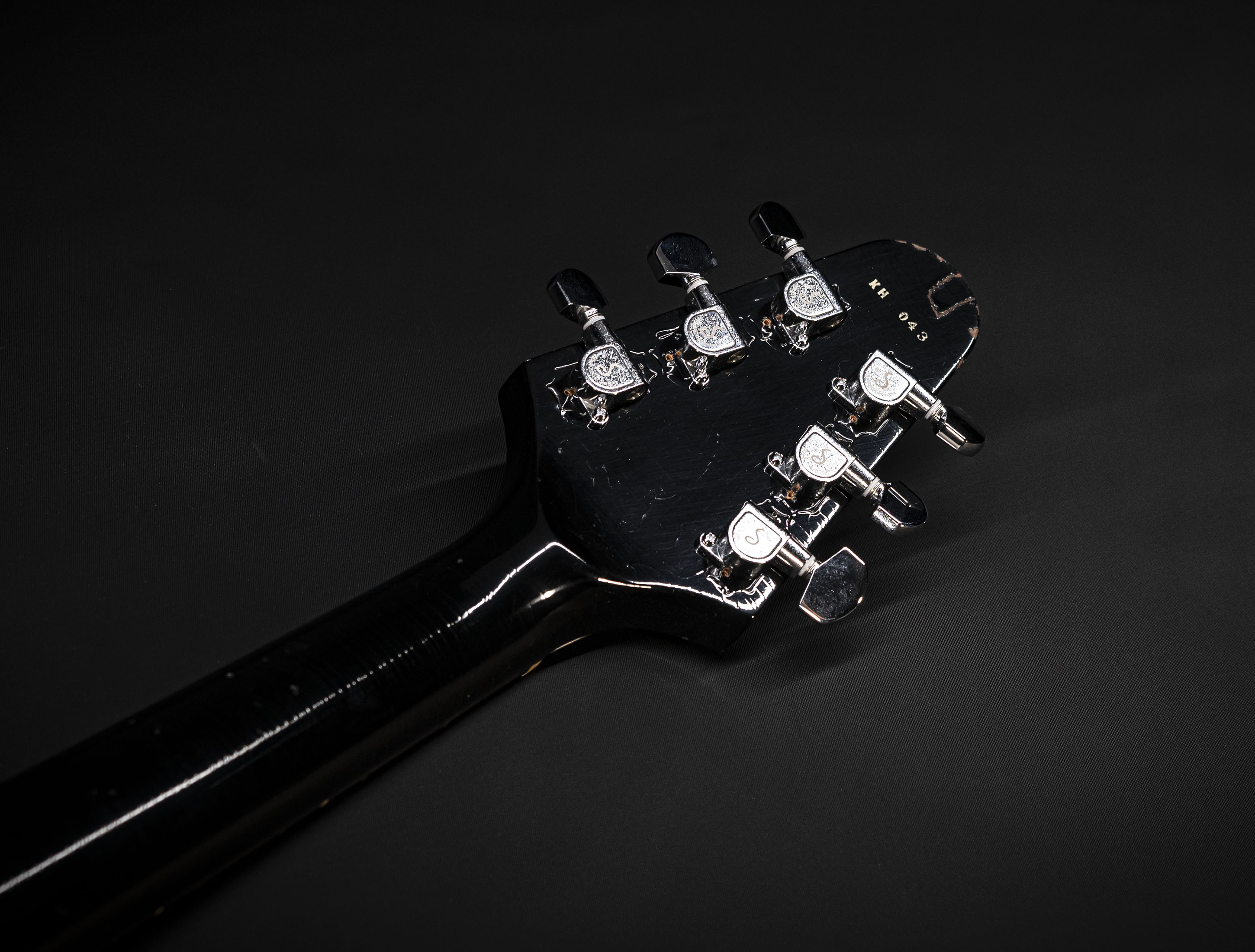 a133620-Gibson-Kirk-Hammett-1979-Flying-V-Ebony a133620-gibson-kirk-hammett-1979-flying-v-ebony