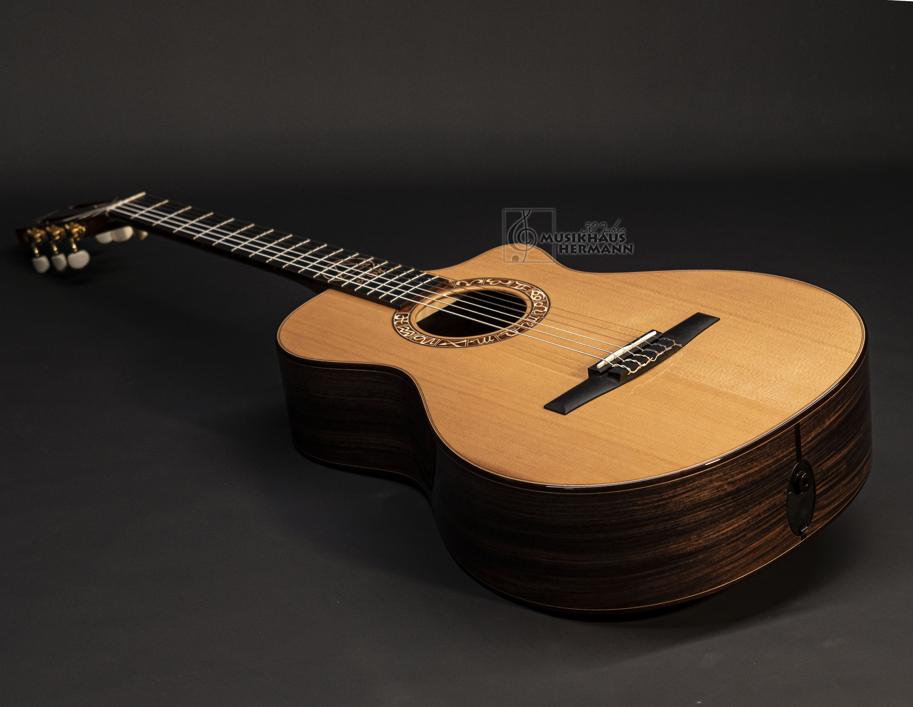 Galerie anzeigen (22 Bilder) a8-3003-taylor-jmsm-jason-mraz-nylon