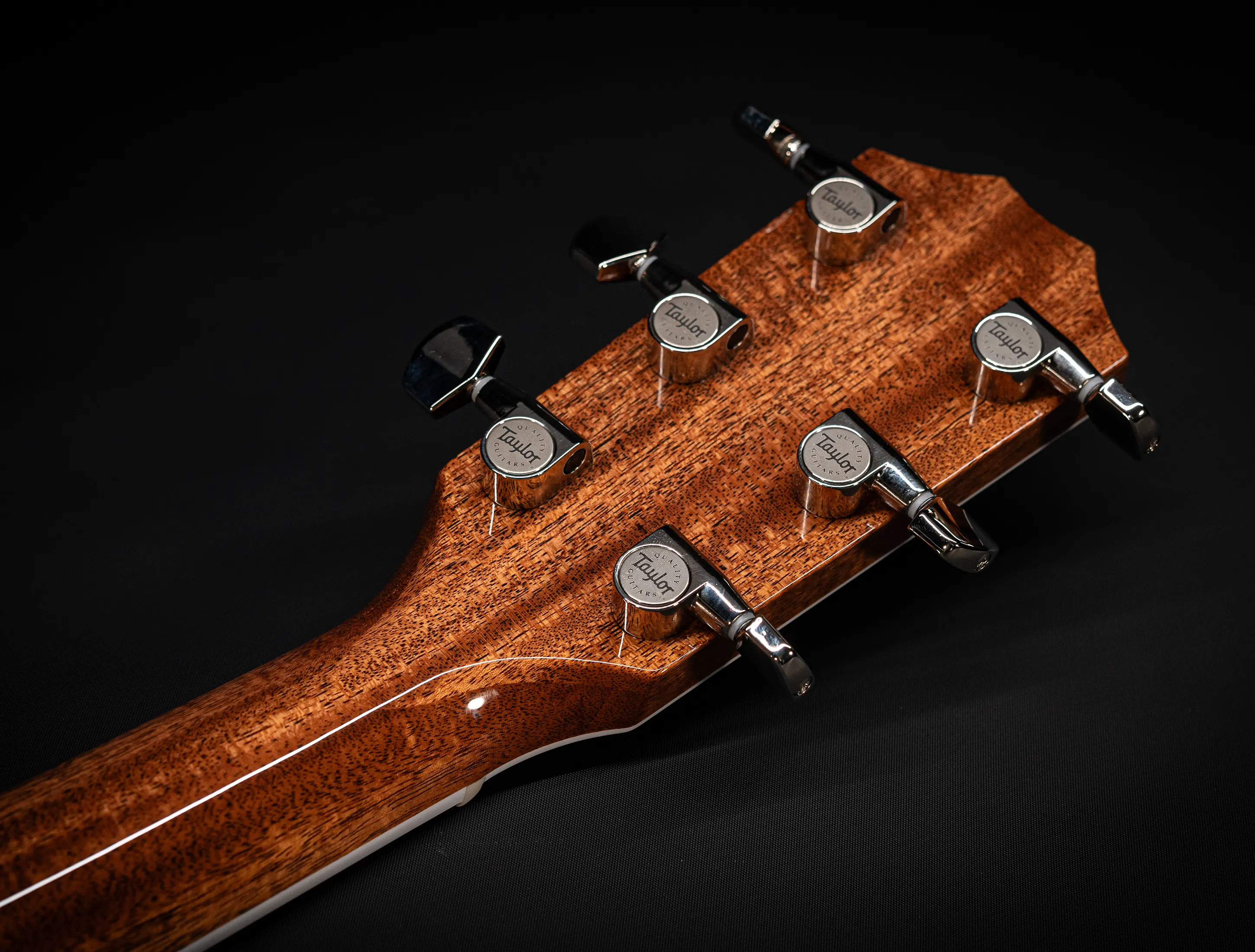 Show gallery (27 images) a165050 Taylor 815e Legacy - First Edition hand signed by Bob Taylor