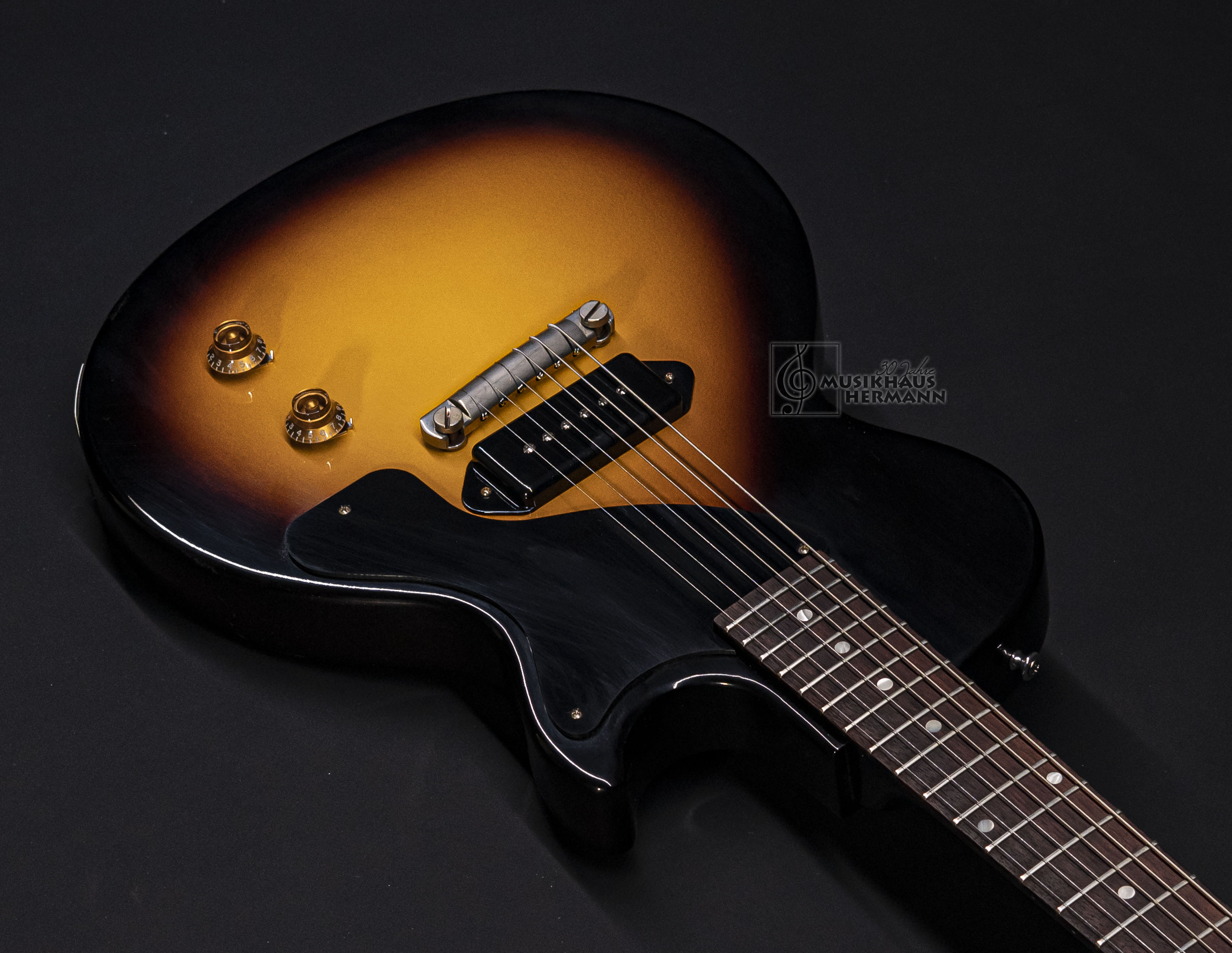 Galerie anzeigen (17 Bilder) a8-8239gibson-les-paul-junior-1957-single-cut-vintage-sunburst