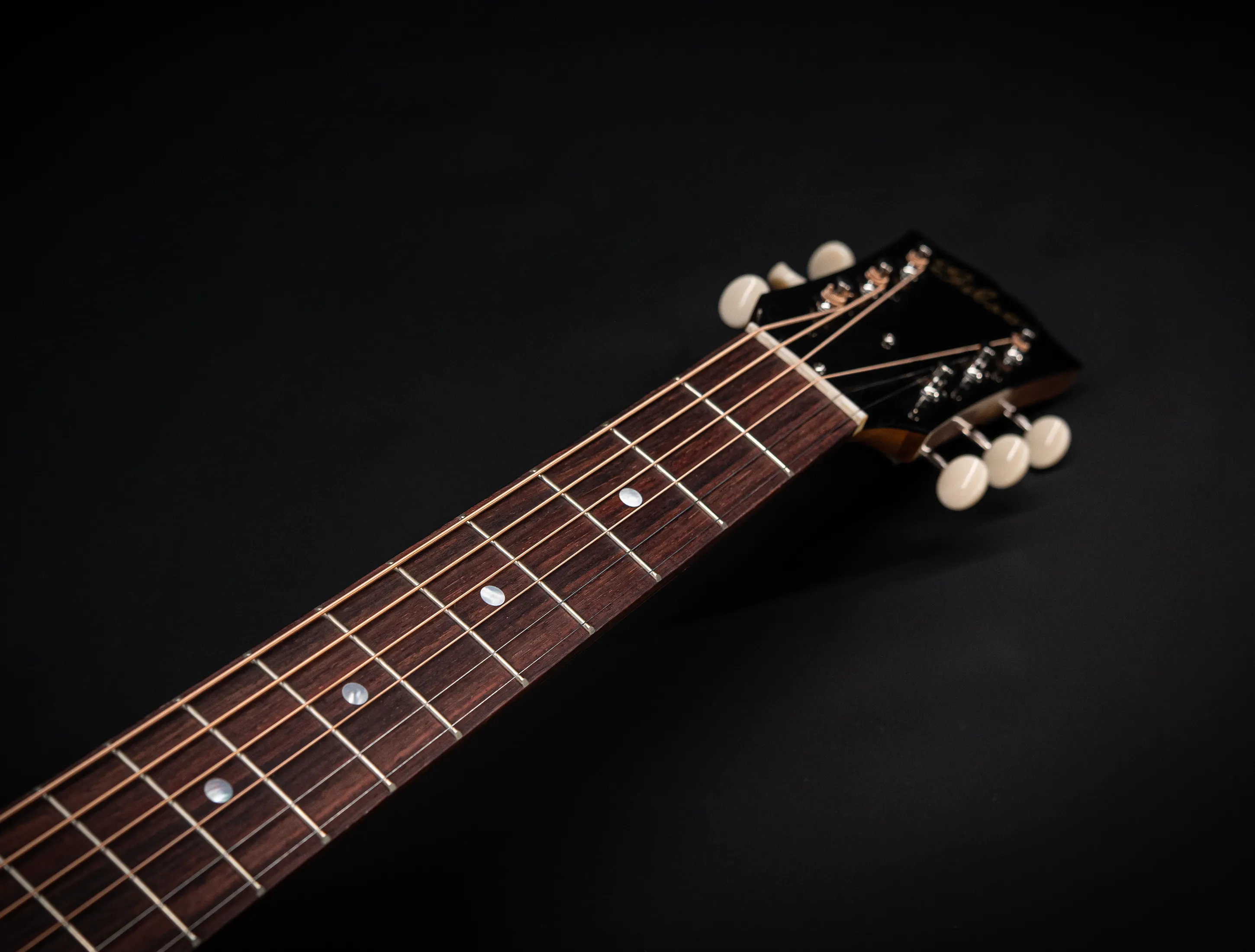 Show gallery (30 images) a175810-Gibson-J-45-Rosewood-EARLY-50s-Golden-Era-Custom-Shop-Adirondack-Vintage-Sunburst-Musikhaus-Hermann-