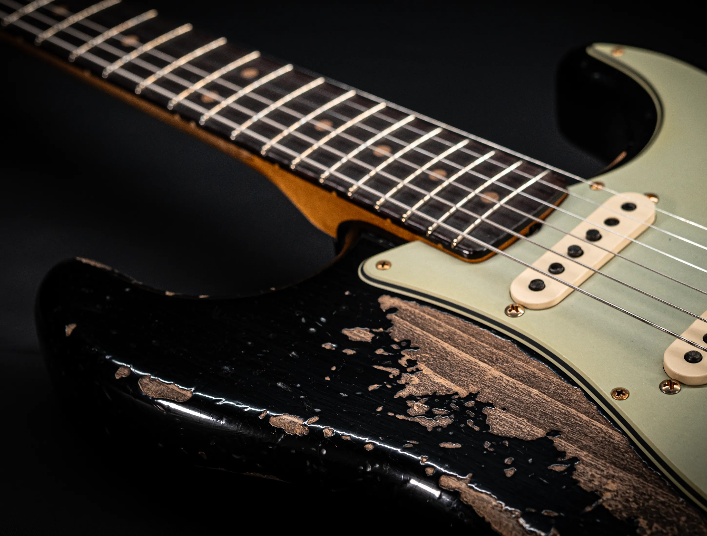 Fender MBD 1963 Stratocaster Super Heavy Relic Black - Gold Hardware