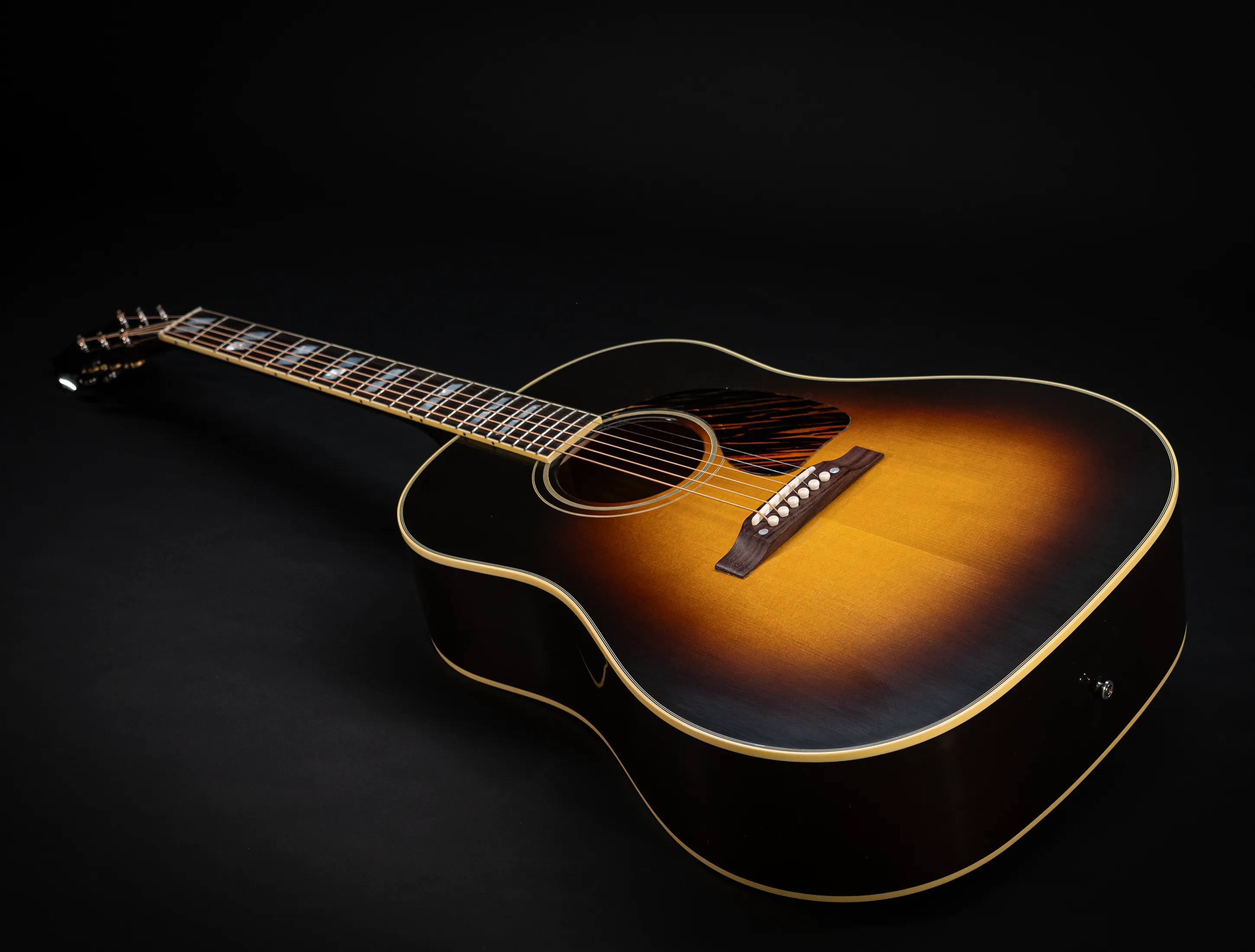 Show gallery (33 images) a174879-Gibson-Southern-Jumbo-EARLY-40s-Golden-Era-Custom-Shop-Adirondack-Vintage-Sunburst-