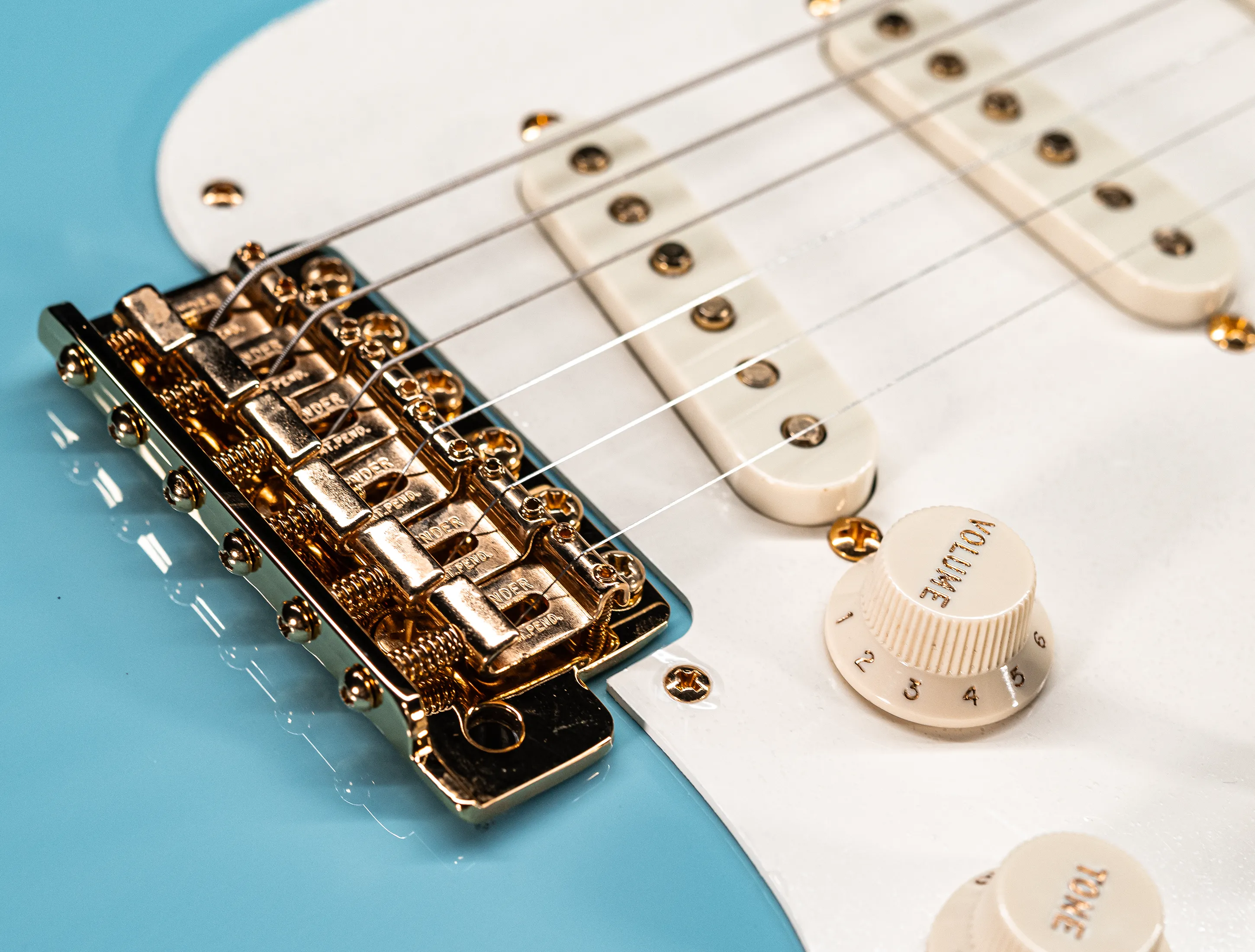 Fender 1959 Limited Stratocaster NOS Birdseye Neck Gold Hardware - Daphne Blue