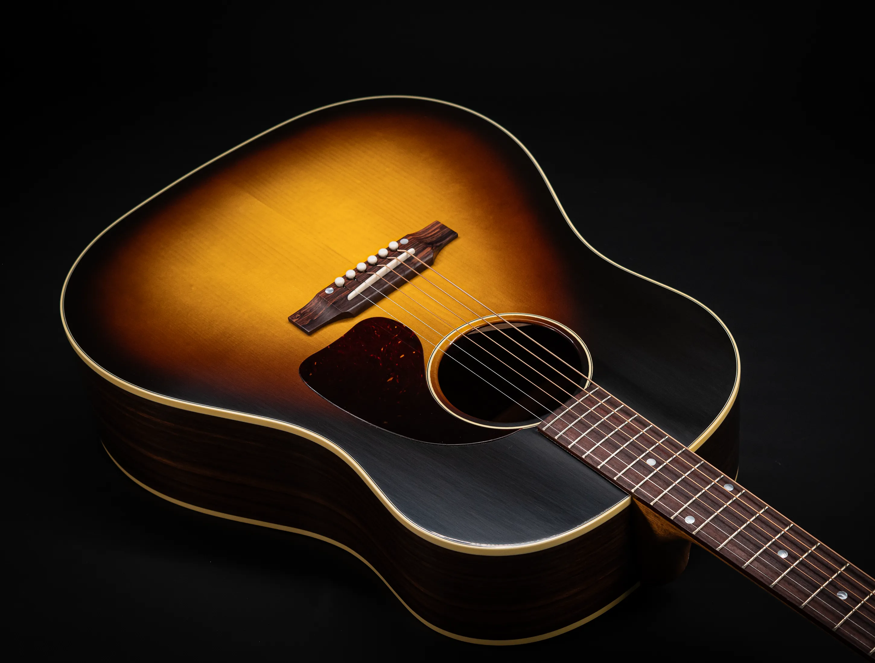 Show gallery (30 images) a175817-Gibson-J-45-Rosewood-EARLY-50s-Golden-Era-Custom-Shop-Adirondack-Vintage-Sunburst-Musikhaus-Hermann-