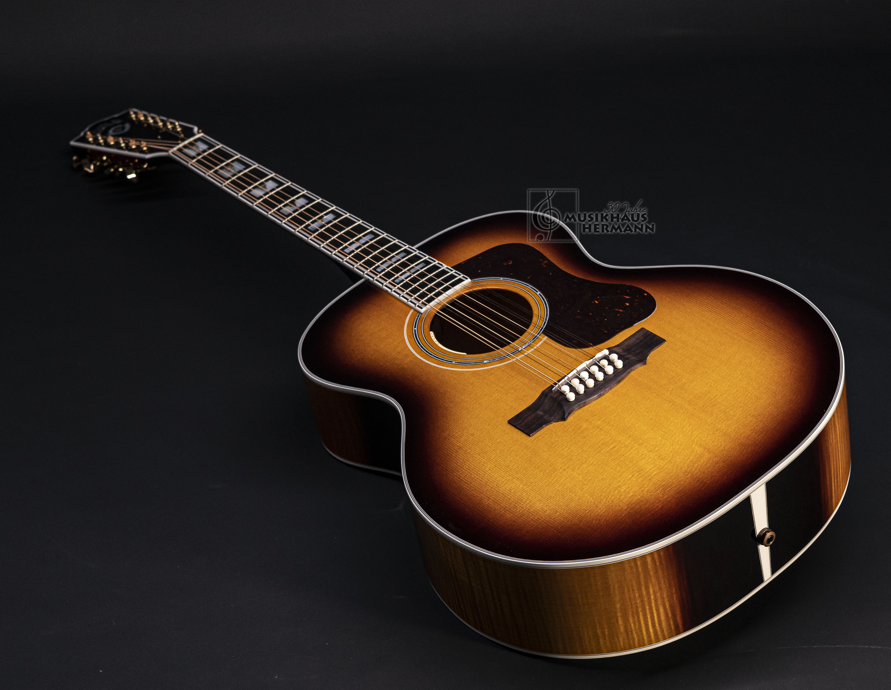 Galerie anzeigen (20 Bilder) a9-1374-guild-f512e-maple-atb