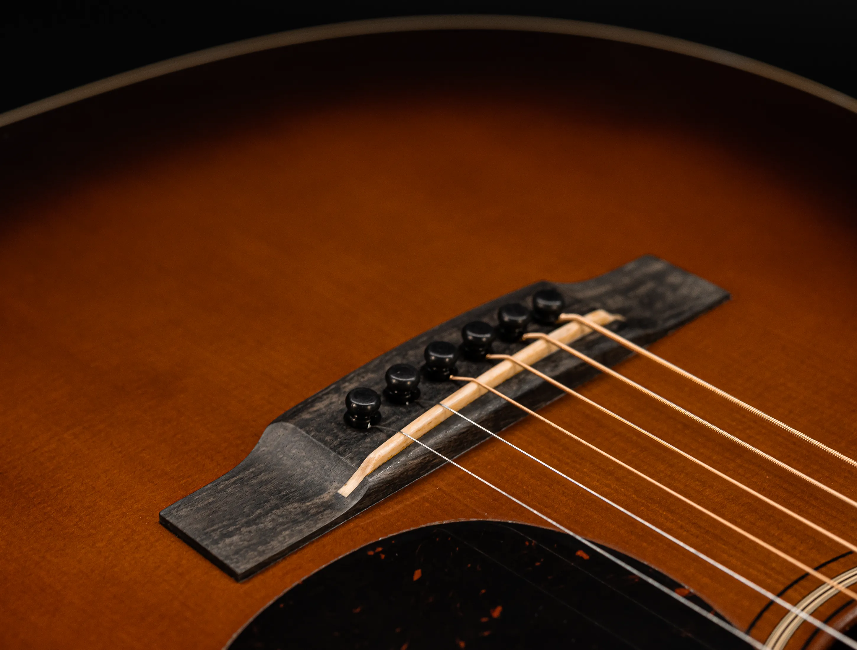 Show gallery (32 images) a156505-Martin Custom Shop 000-18 Authentic 1937 Vintage Low Gloss - Ambertone Burst Stage 1 Aging