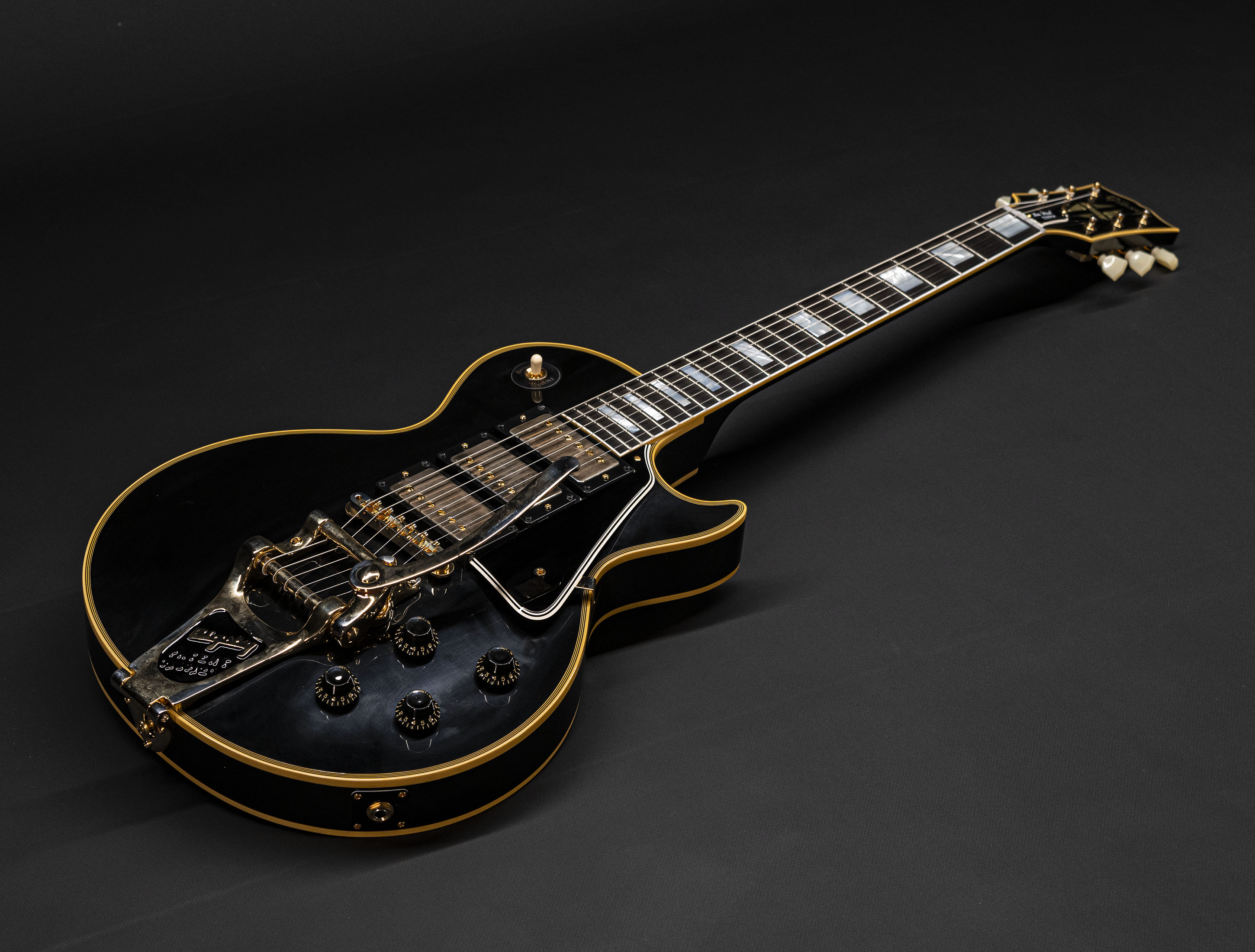 Galerie anzeigen (26 Bilder) a120204 gibson-les-paul-custom-1957-reissue-3-pickup-bigsby-vos-ebony