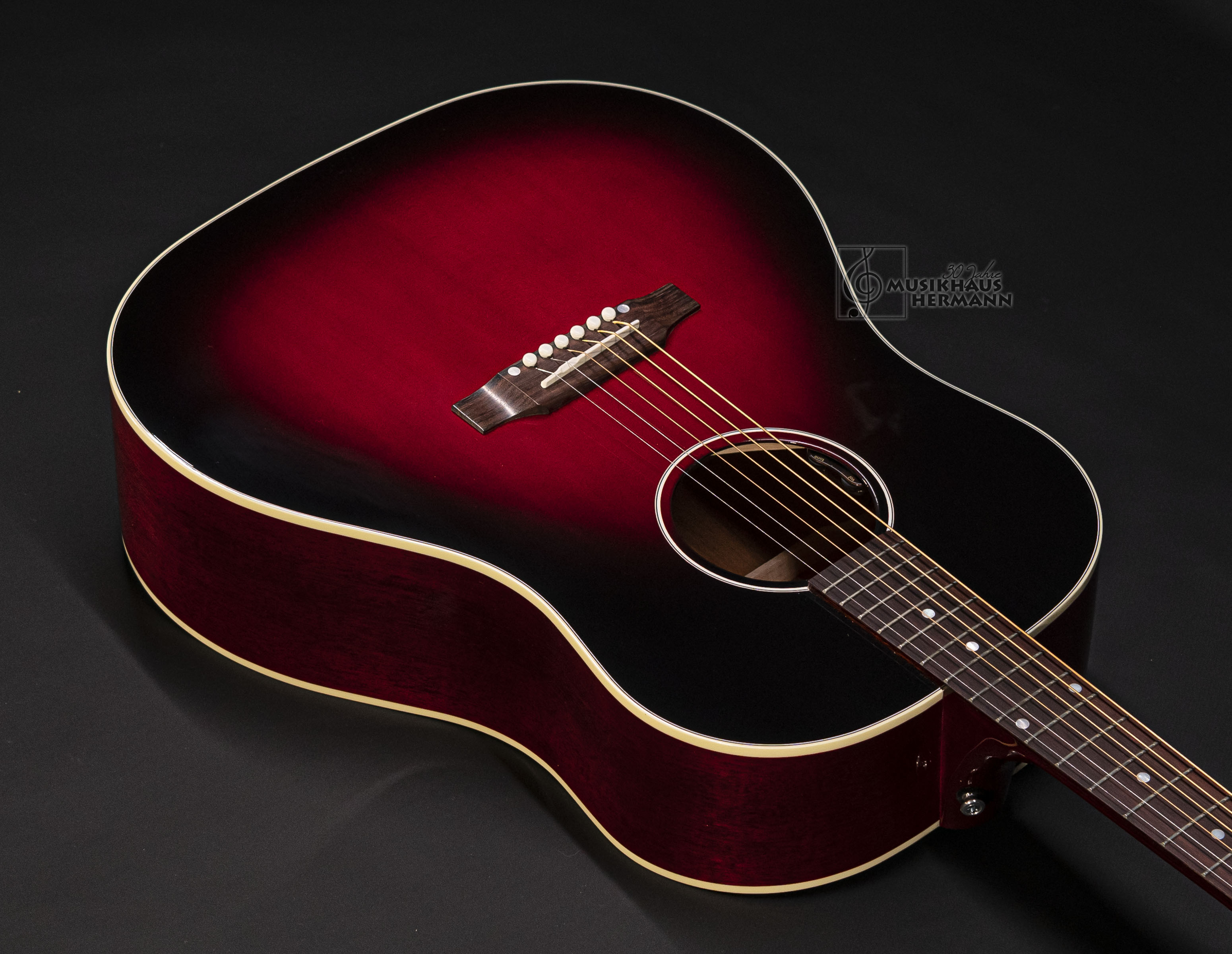 Galerie anzeigen (19 Bilder) a9-1756 gibson-j-45-slash-signature-vermillion-burst