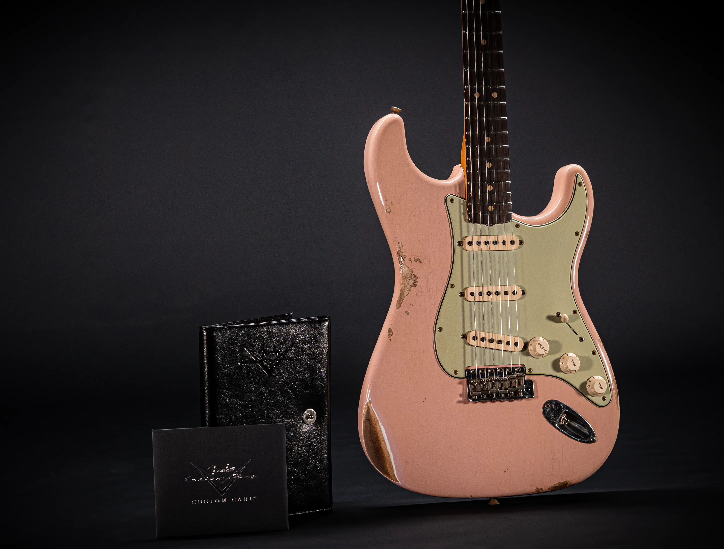 Fender MBD 1963 Stratocaster Relic - Aged Shell Pink Fender MBD 1963 Stratocaster Relic - Aged Shell Pink