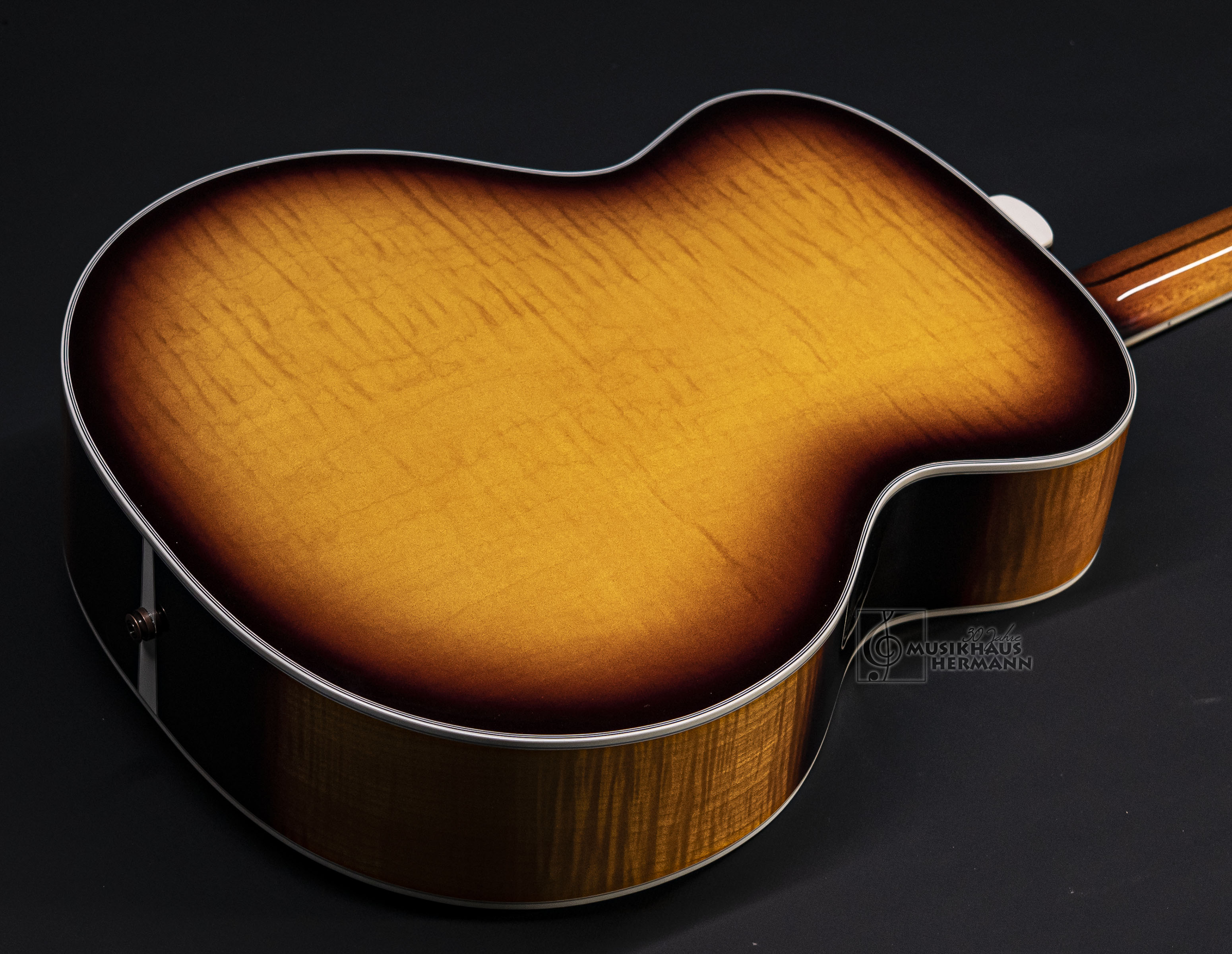 Galerie anzeigen (20 Bilder) a9-1371-guild-f512e-maple-atb